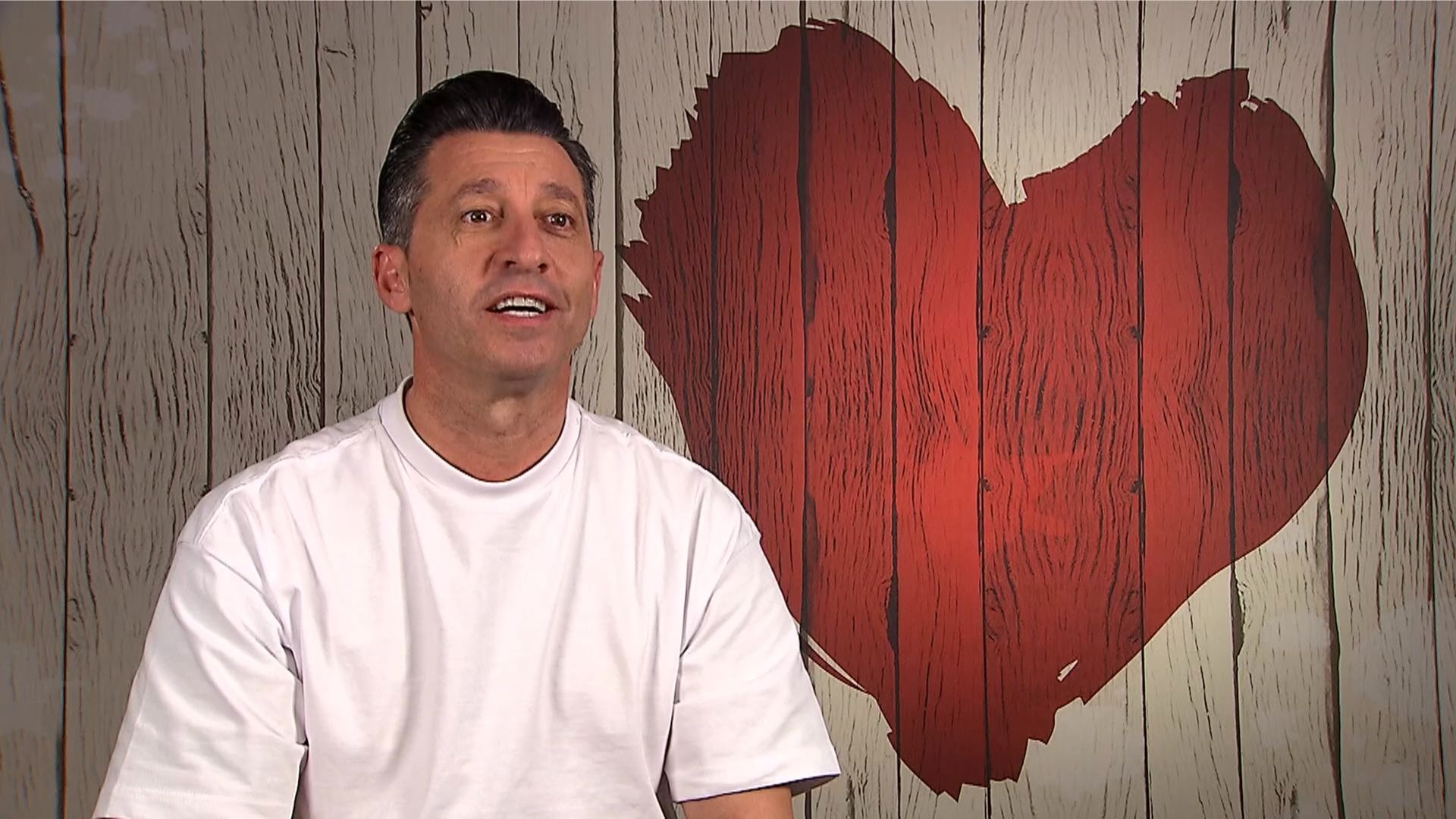 Domingo se queda en 'shock' al descubrir quien le espera en la barra de 'First Dates': "Me ha impactado bastante"