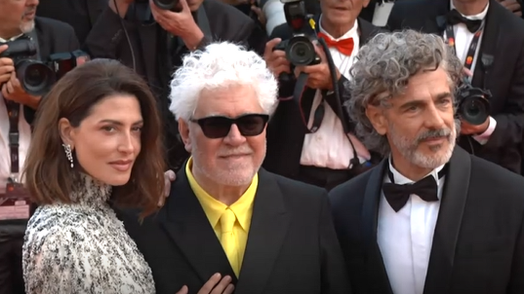 El 'orgullo Almodóvar' vuelve a triunfar en la alfombra roja de Cannes: "Venimos bajo el ala del gran padre"