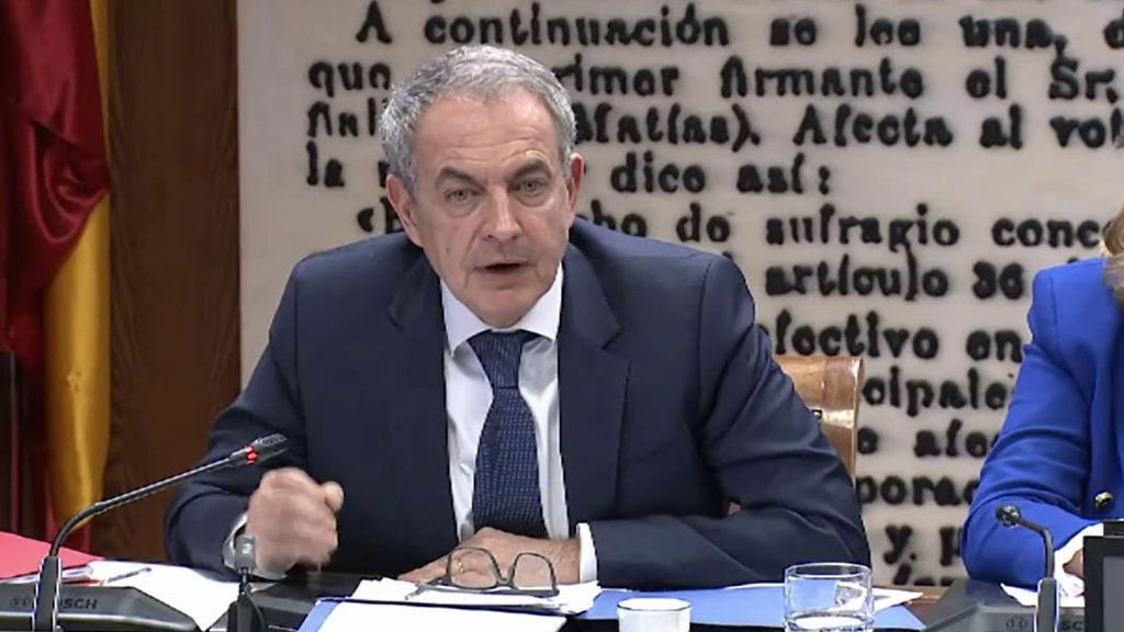 El PSOE mantiene su respaldo al Zapatero tras su imputación y piden a  Sánchez que le defienda en el Congreso