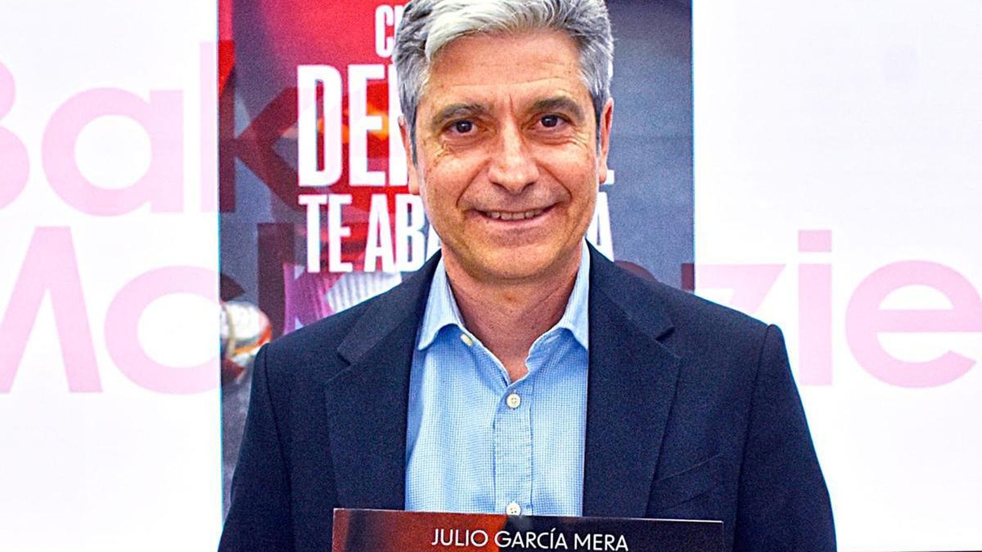 Julio García Mera en la presentación de su libro
