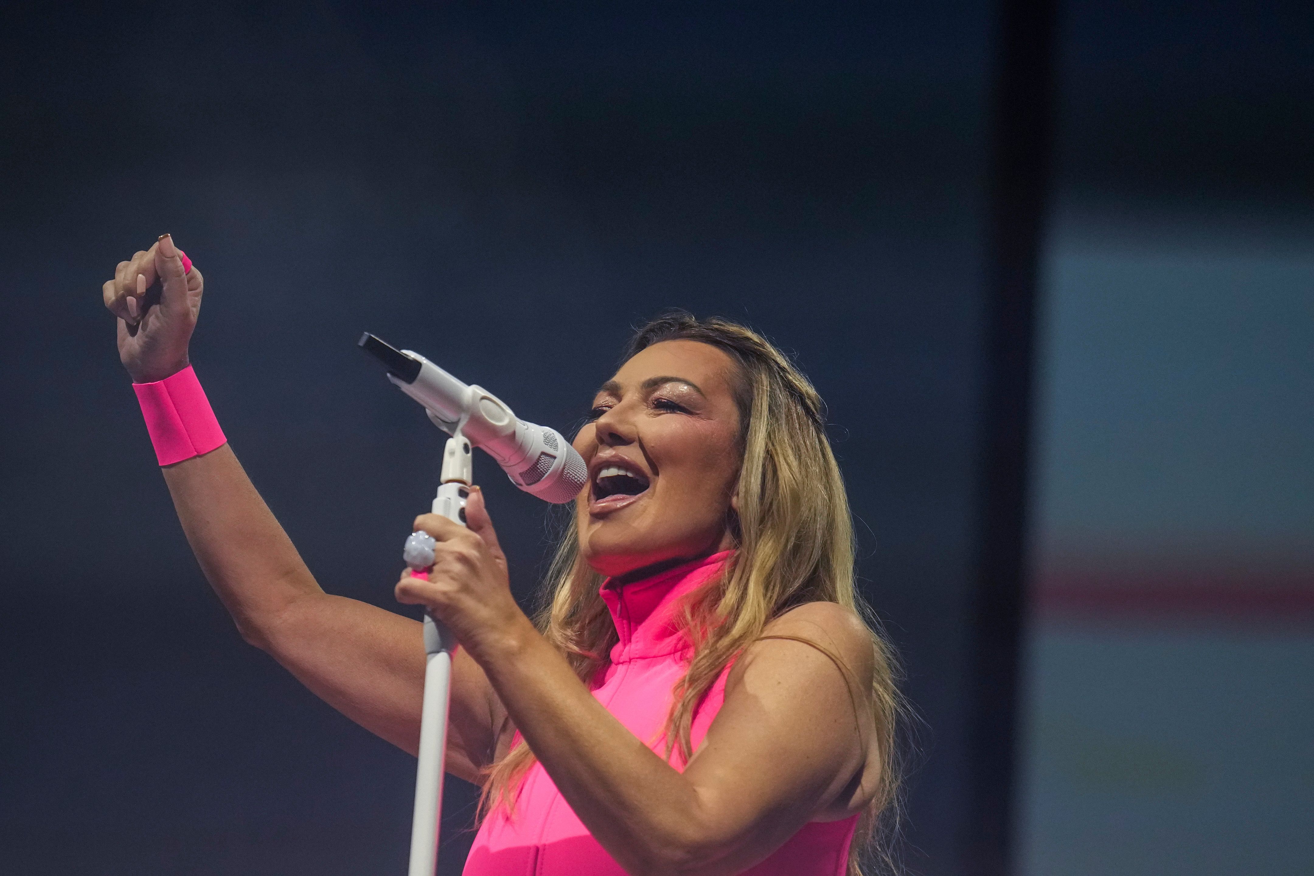 La cantante de La Oreja de Van Gogh, Amaia Montero, durante su reciente concierto, en el Bizkaia Arena BEC