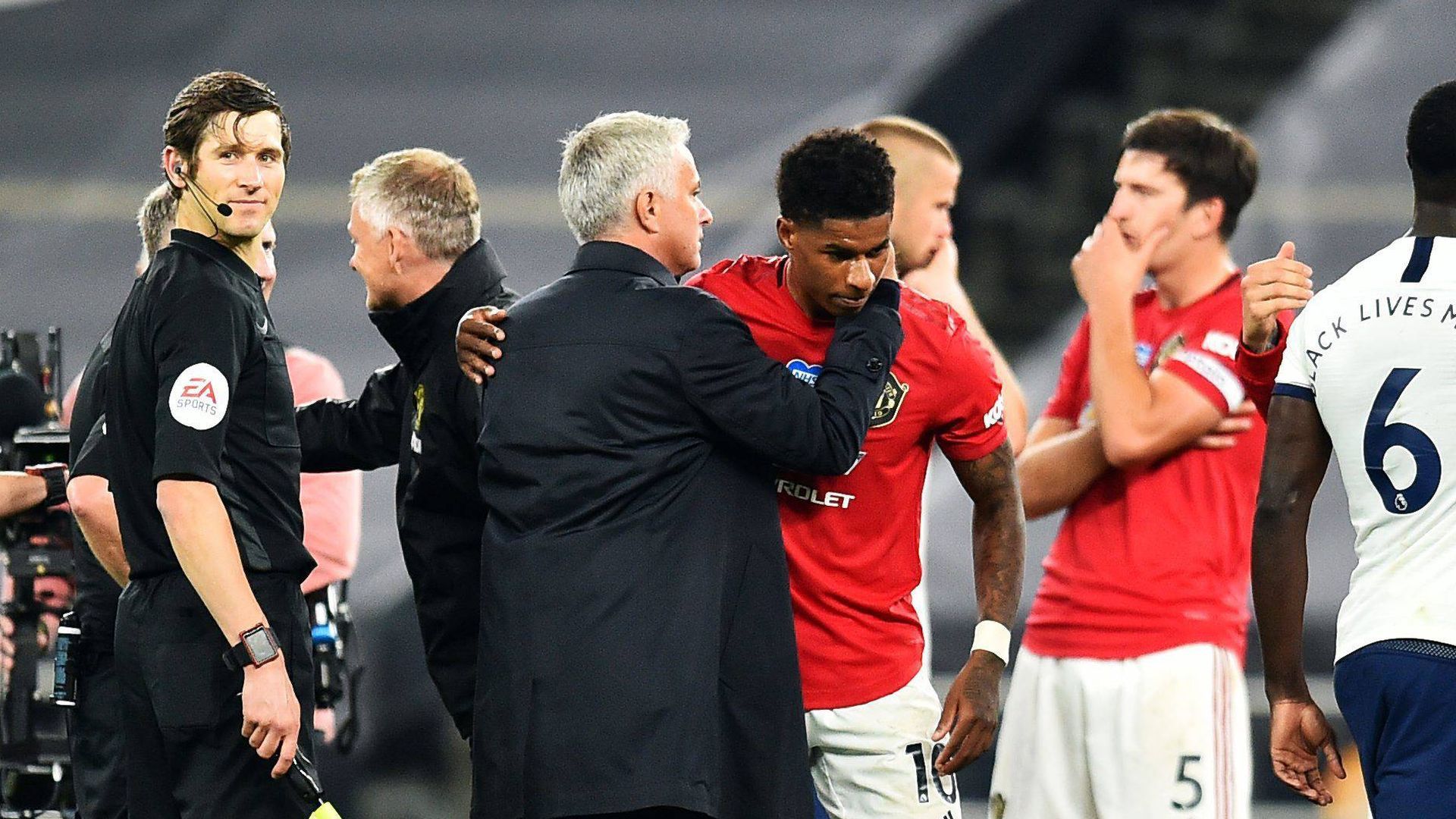 Mourinho y Rashford tras un partido