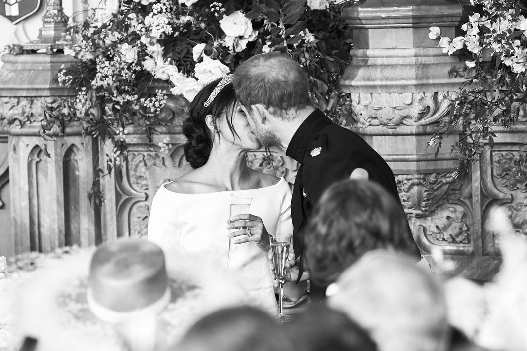 El príncipe Harry y Meghan Markle, en una imagen inédita de su boda