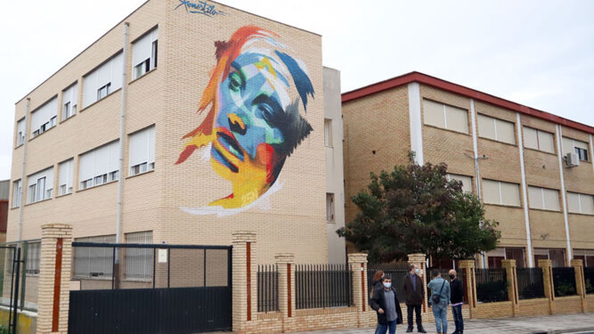 Una alumna es insultada en redes sociales por mostrar su condición sexual y el instituto difunde un vídeo para apoyarla en Huelva