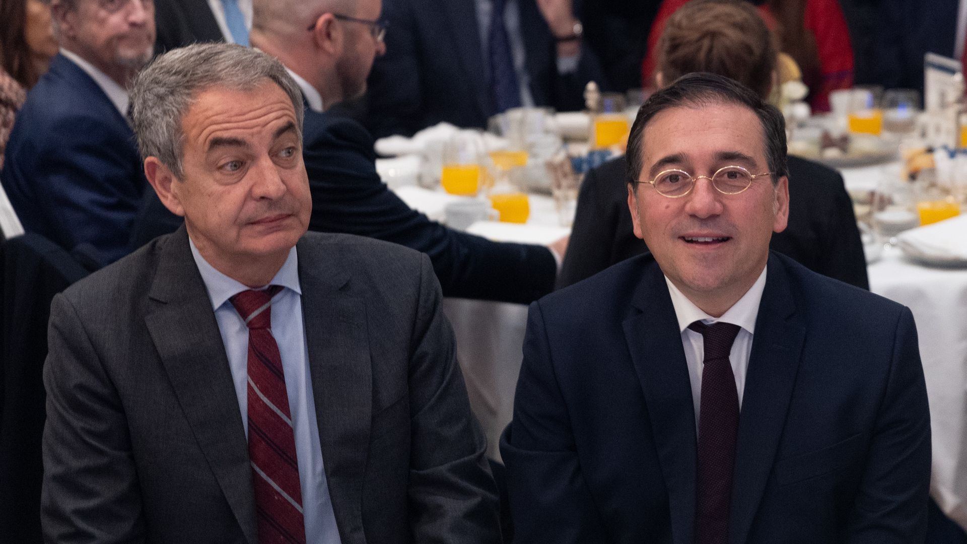 Albares pide ser "muy respetuosos" con los expresidentes y expresa su "gran afecto y cariño" hacia Zapatero