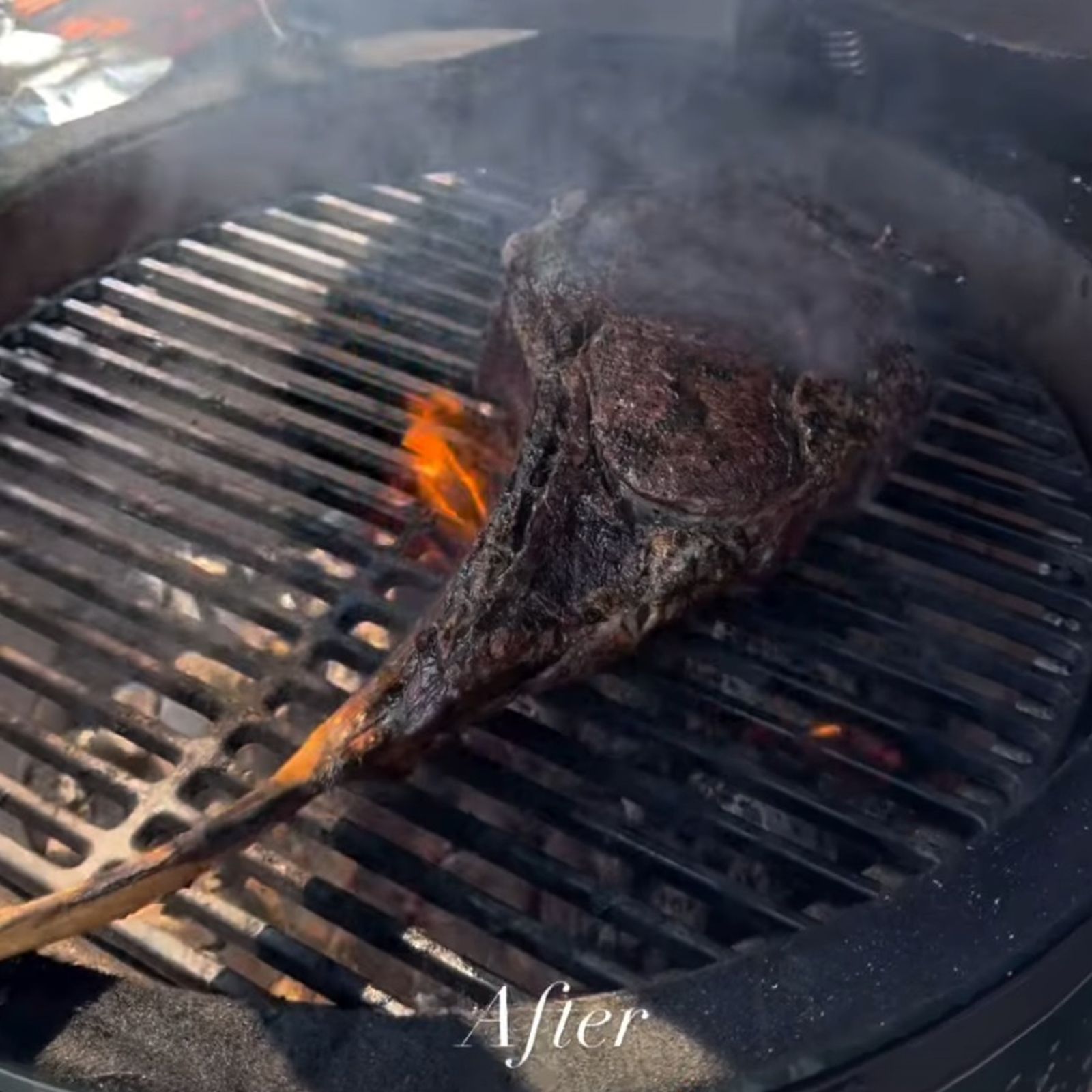 Chuletón pasado un tiempo de brasa fuerte