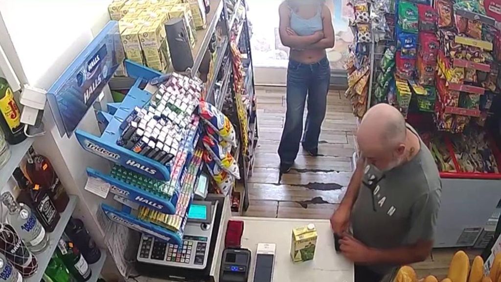 El asesino de Figueres entró junto a la víctima en una tienda para comprar vino: 45 minutos después la mató en plena calle