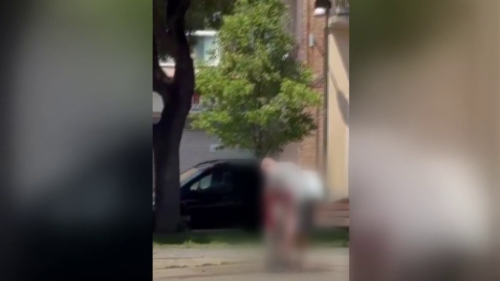 El hombre que mató a su expareja en plena calle en Figueres, Girona, se lavó las manos en una fuente tras el crimen y varios vecinos intentaron confrontarlo