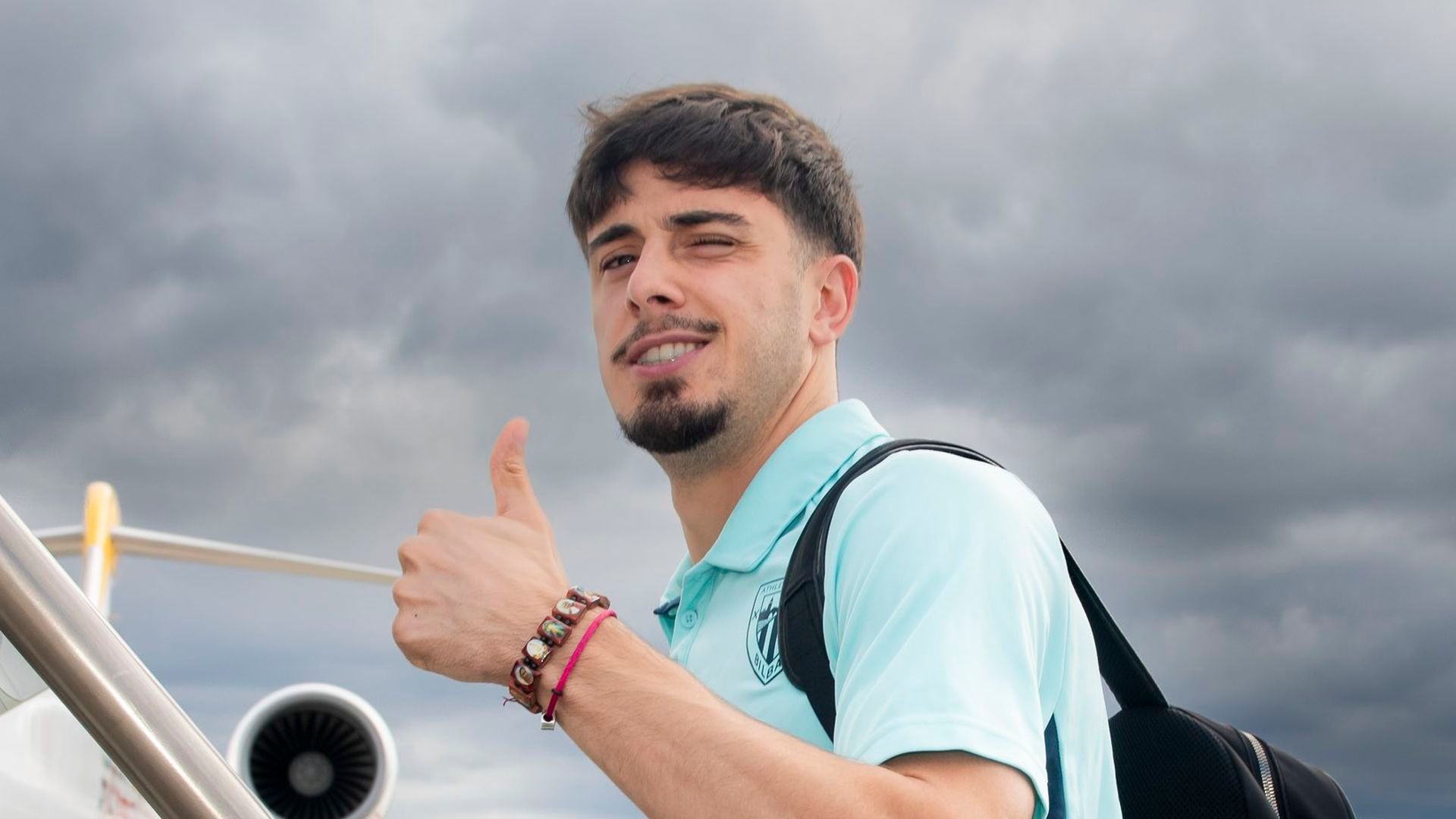 El navarro Nico Serrano se sube al avión del equipo