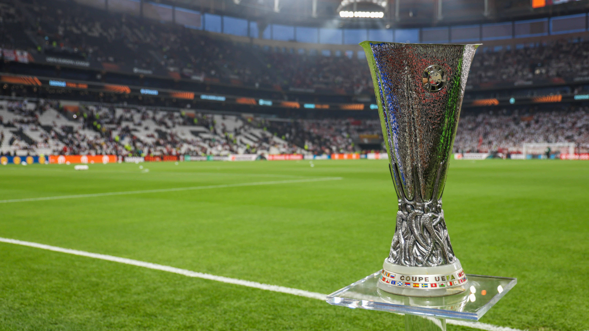 El trofeo de la Europa League, en Estambul