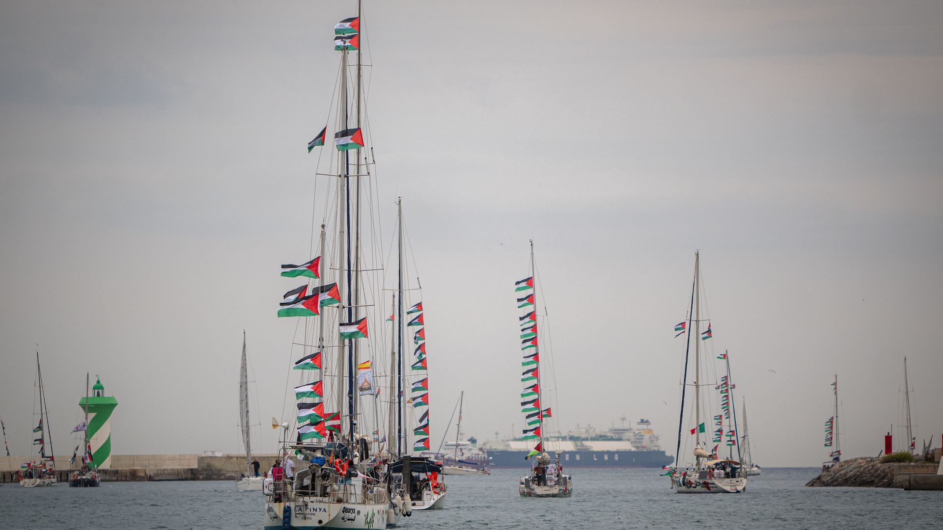 EuropaPress_7433319_barcos_segunda_expedicion_global_sumud_flotilla_parte_moll_fusta_12_abril