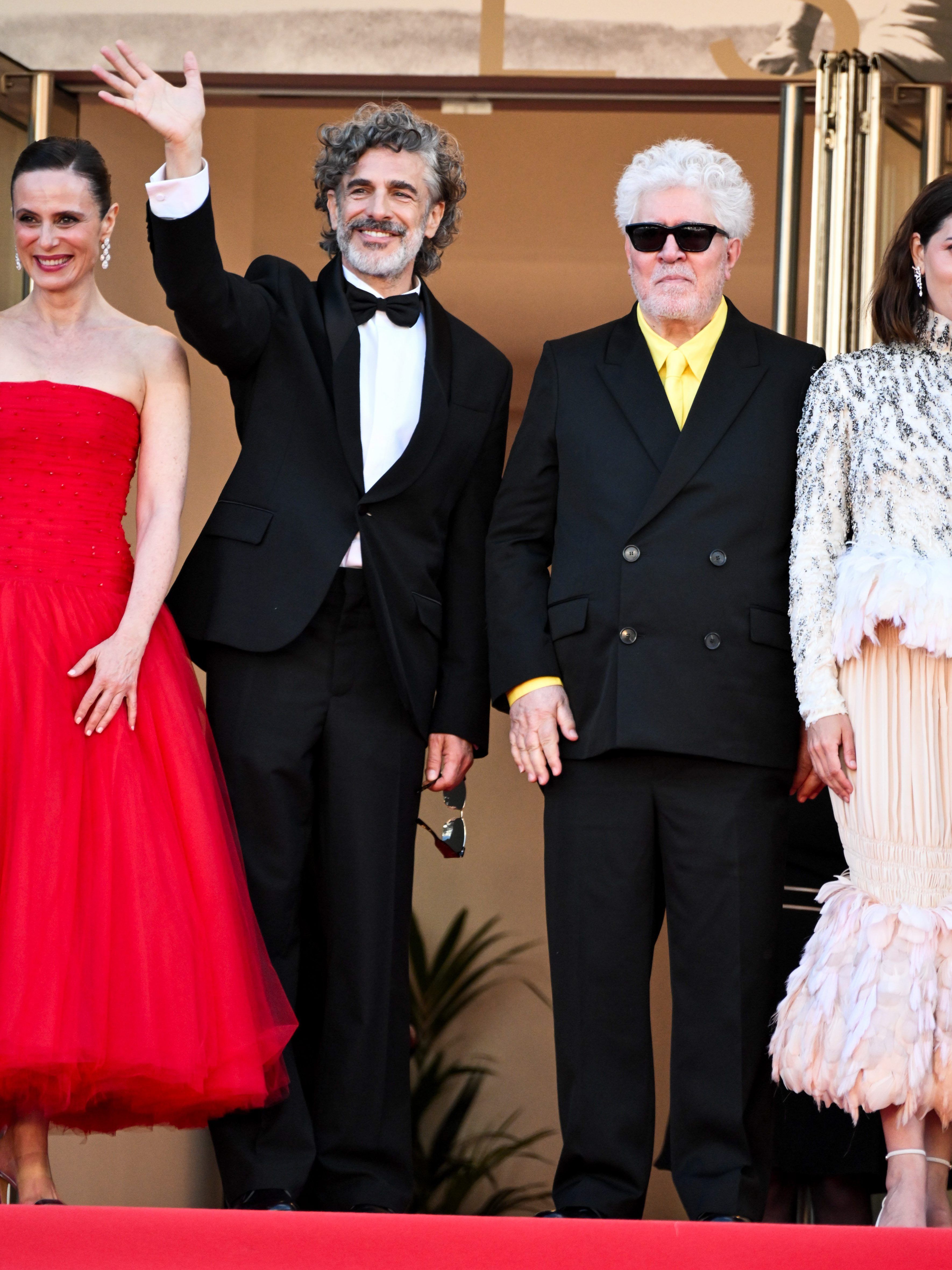 Leonardo Sbaraglia entre Aitana Sánchez-Gijón y Pedro Almodóvar