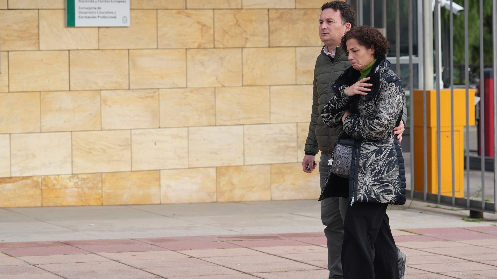 Los padres de Sandra Peña piden investigar las circunstancias que rodean al día de su muerte: "Creemos que bebió alcohol en el colegio” Los padres de Sandra Peña piden investigar las circunstancias que rodean al día de su muerte: "Creemos que bebió alcohol en el colegio”