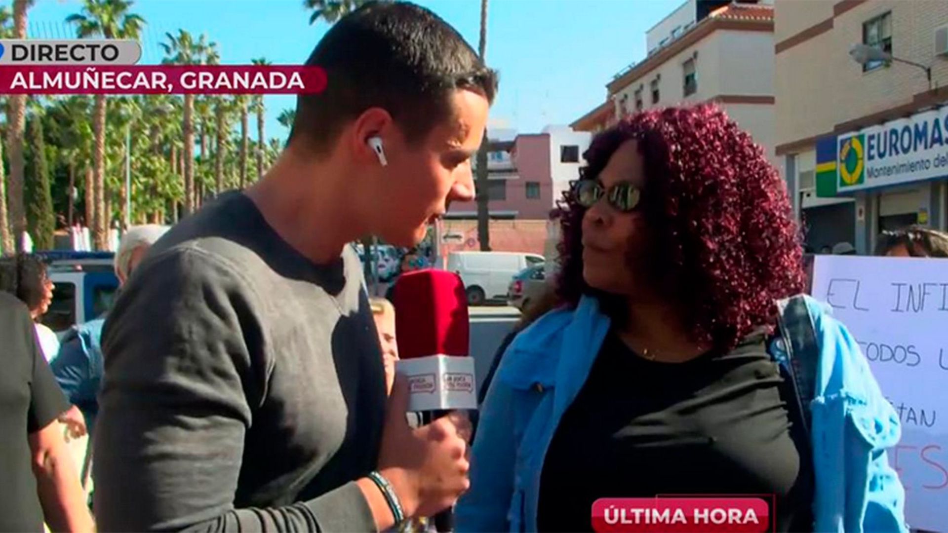 Madre del joven apuñalado en Almuñécar (Granada): “Mi niño fue a hablar y él fue con una navaja” Madre del joven apuñalado en Almuñécar (Granada): “Mi niño fue a hablar y él fue con una navaja”