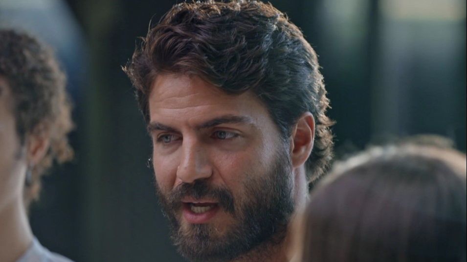 Maxi Iglesias explica por qué pausó su carrera para cuidar de su abuela: 
