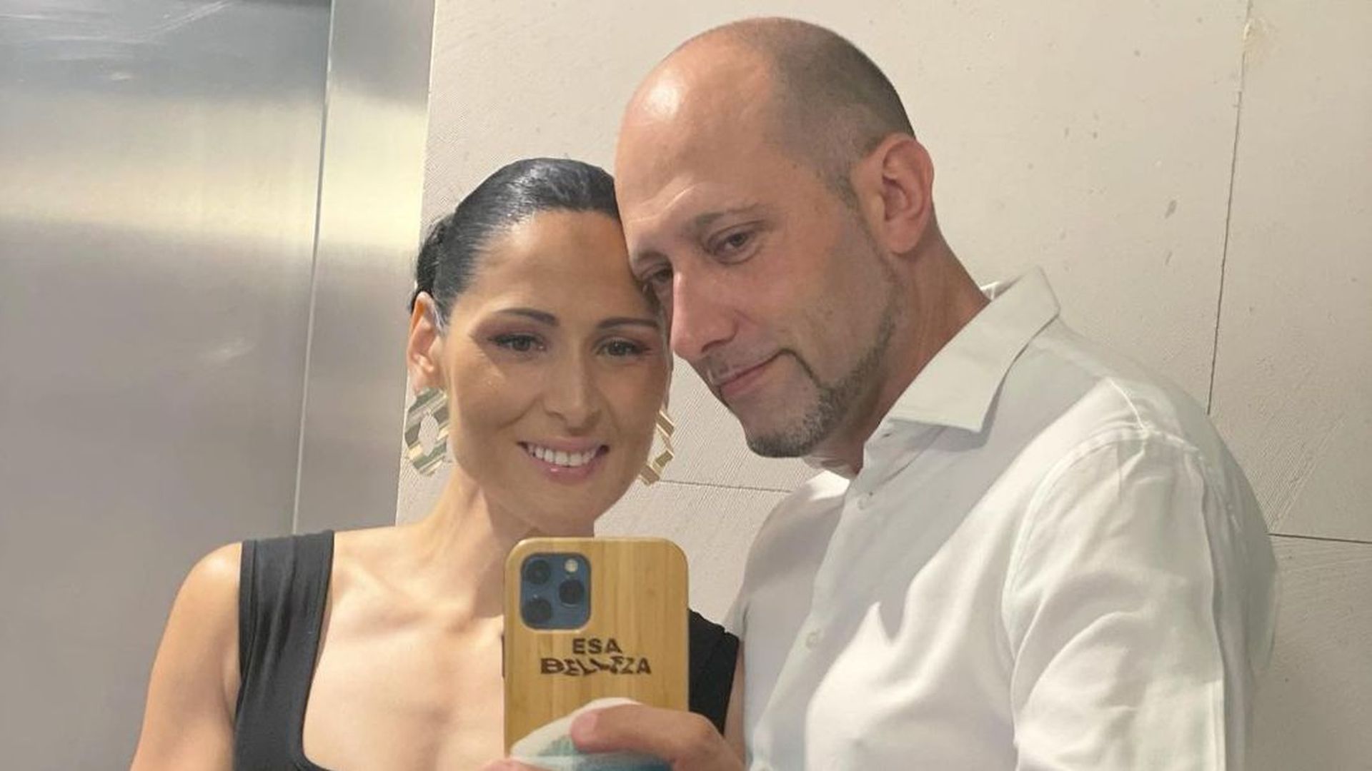 Rosa López y su novio Iñaki, en una imagen de sus redes sociales