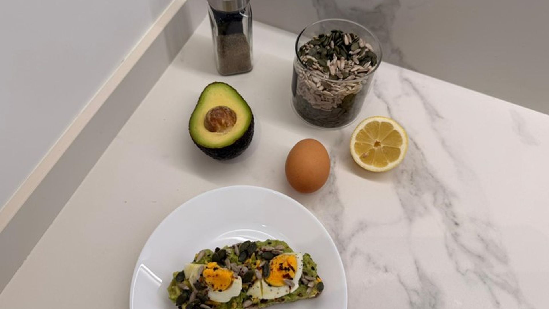 Tostada de aguacate y huevo