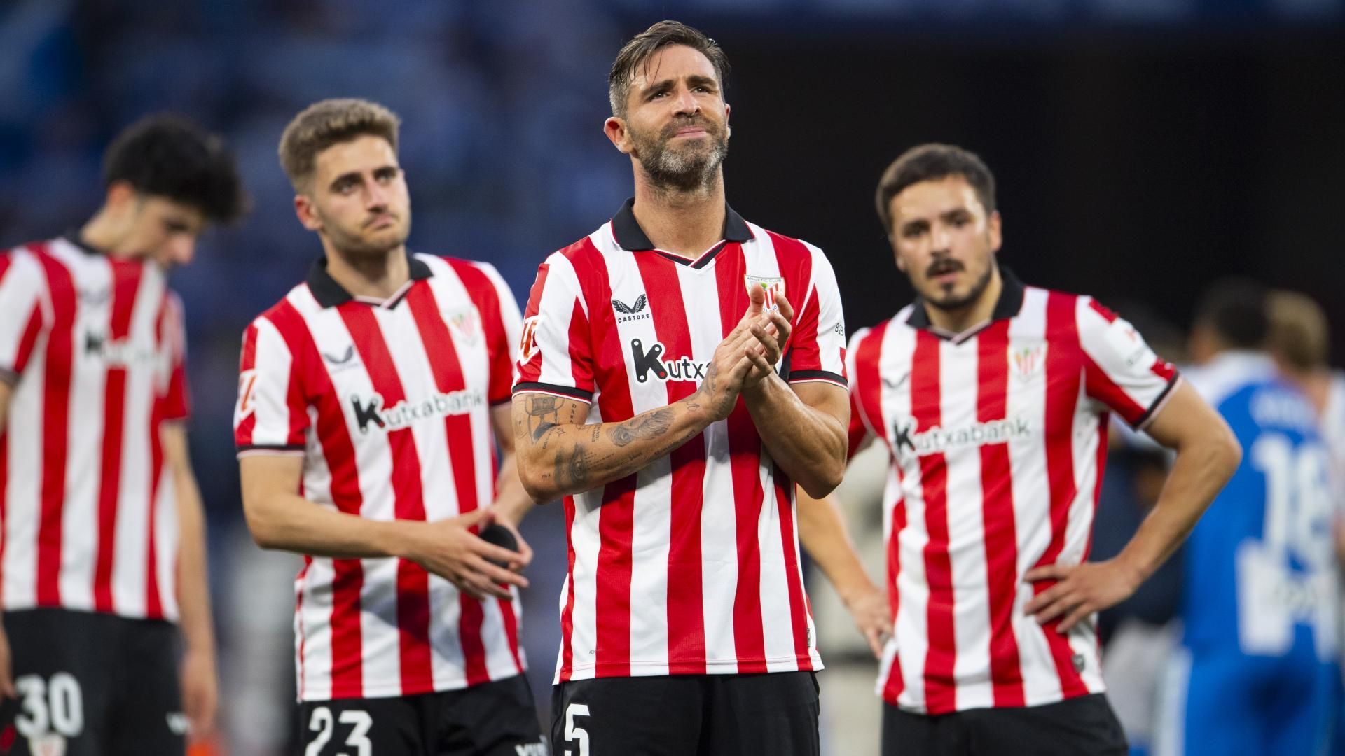 Yeray aplaude a aficionados tras la derrota ante el Espanyol en Cornellá