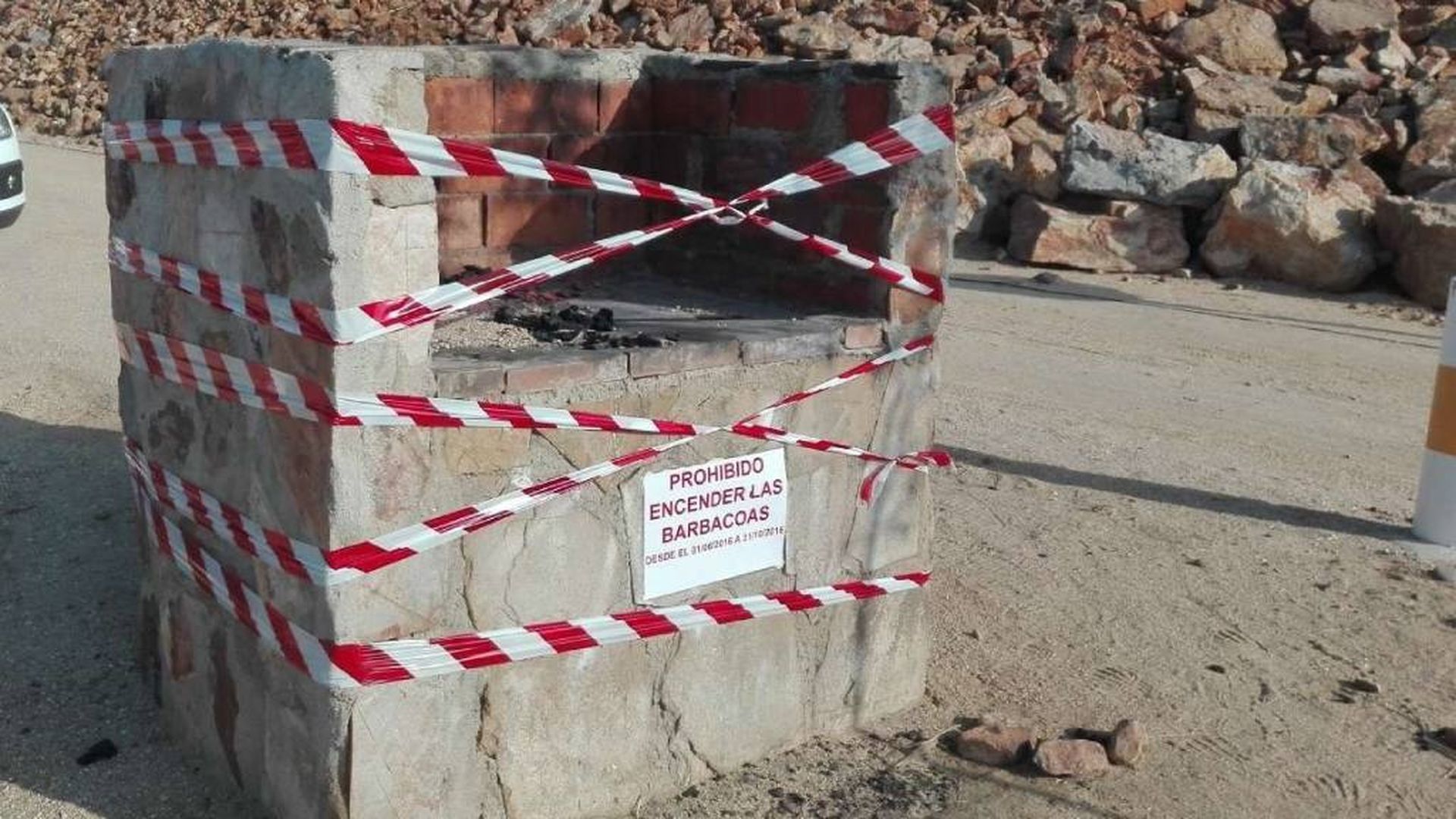 Barbacoa precintada en periodo de riesgo de incendio Barbacoa precintada en periodo de riesgo de incendio