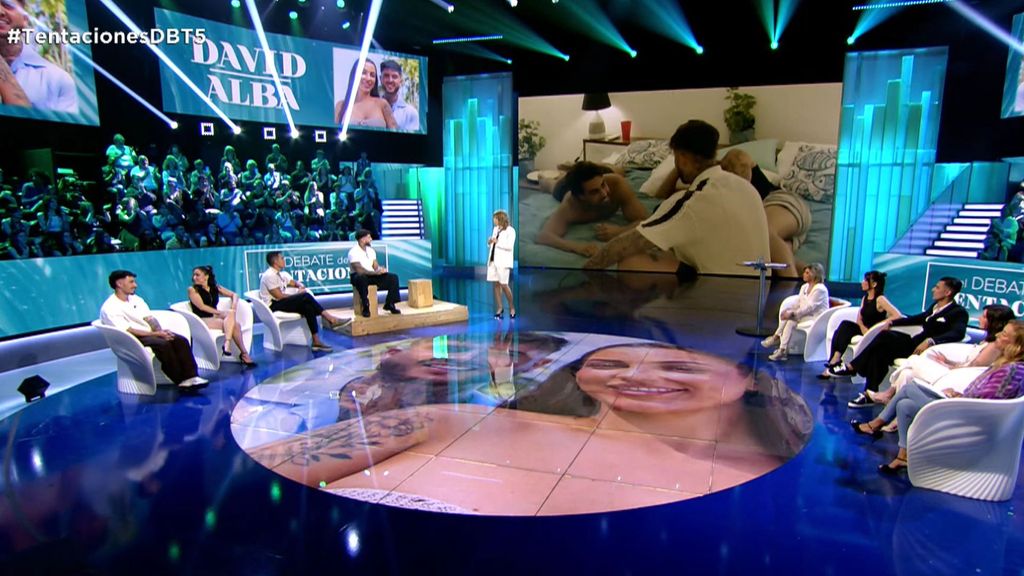 David resuelve las dudas de los colaboradores sobre las secuelas de su operación en sus partes íntimas en su relación y su vida sexual con Alba