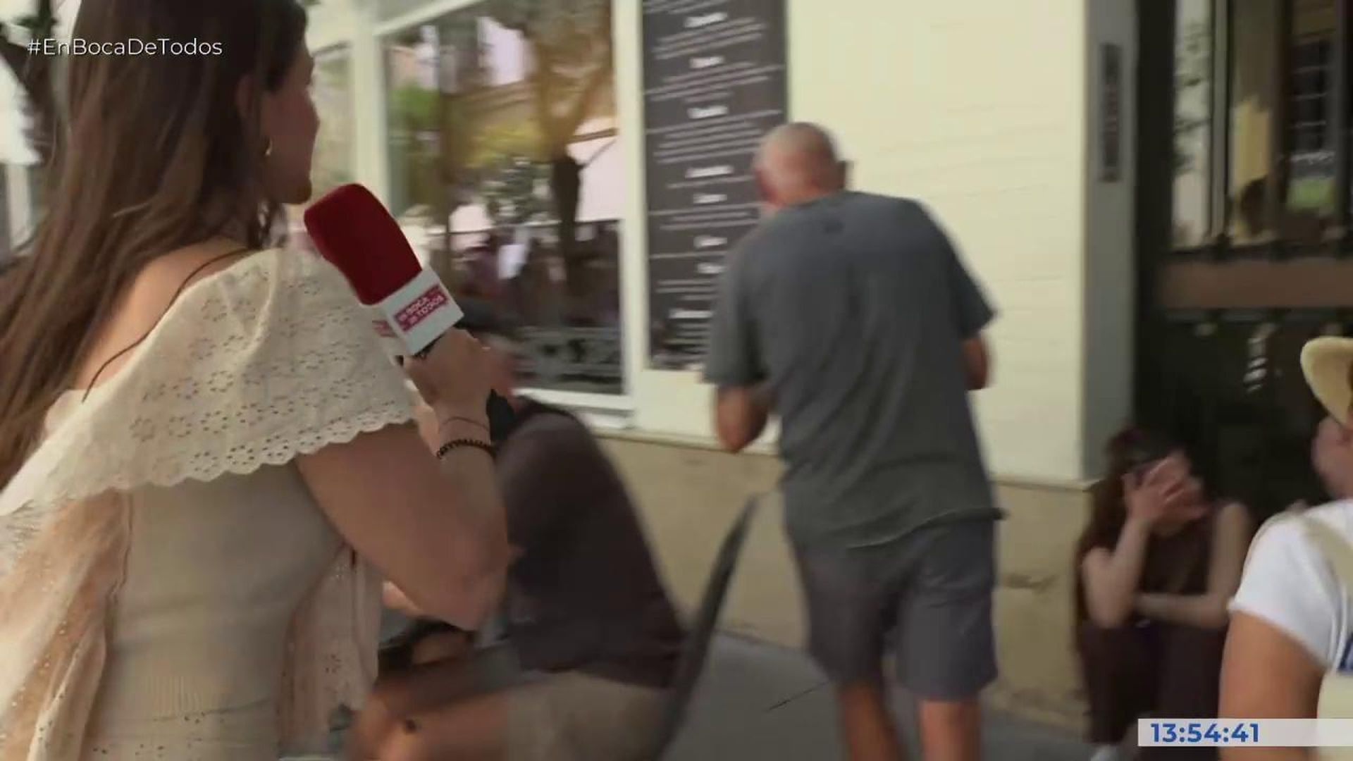 ‘En boca de todos’ vive en directo la persecución de tres carteristas en Sevilla: “Leña al mono”