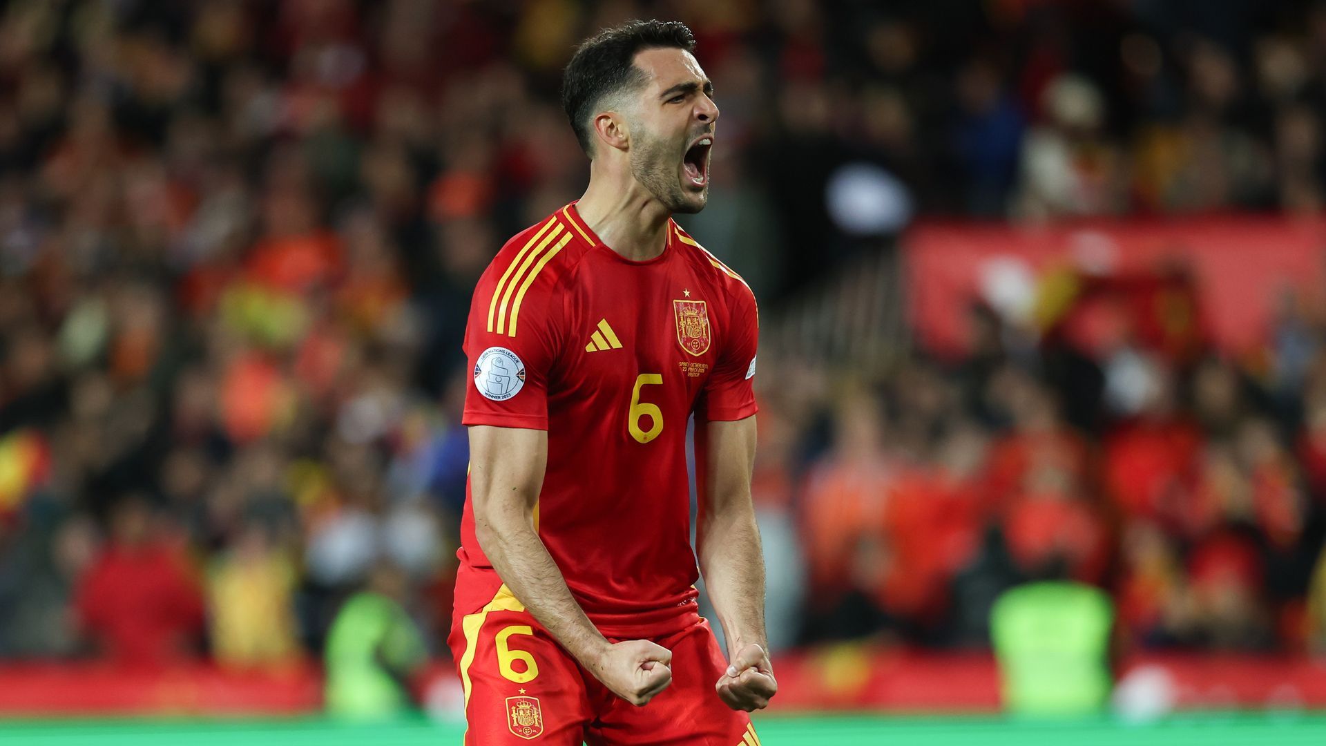 Mikel Merino celebrando con España
