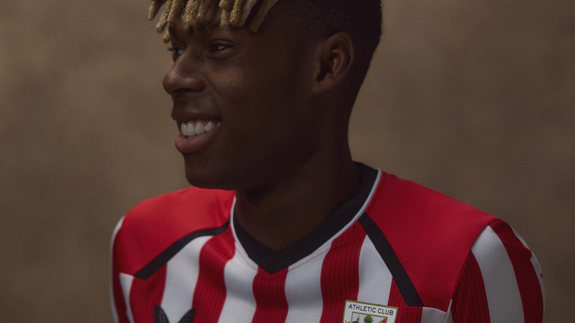 Nico Williams luce la nueva camiseta de Castore para la temporada 2026/27