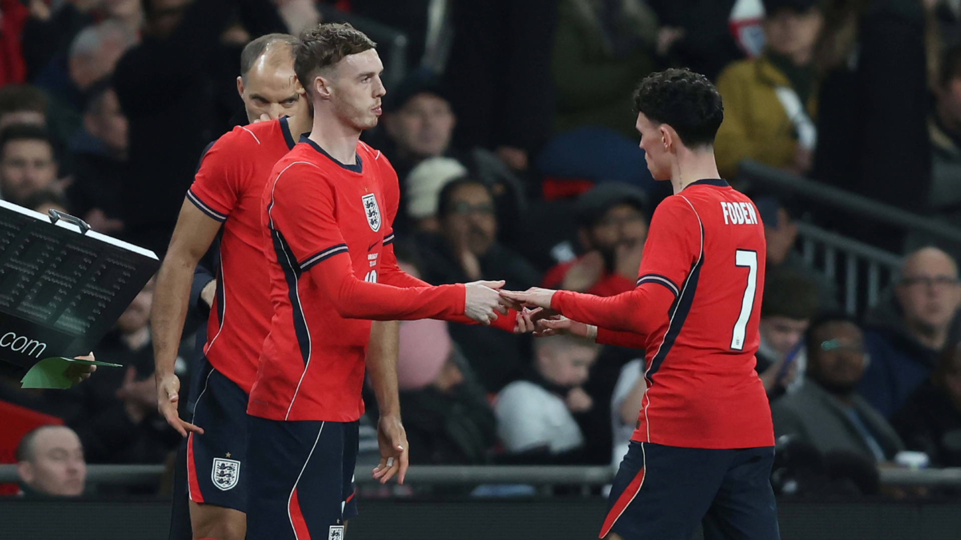 Palmer y Foden, ante la mirada de Tuchel en un partido de Inglaterra