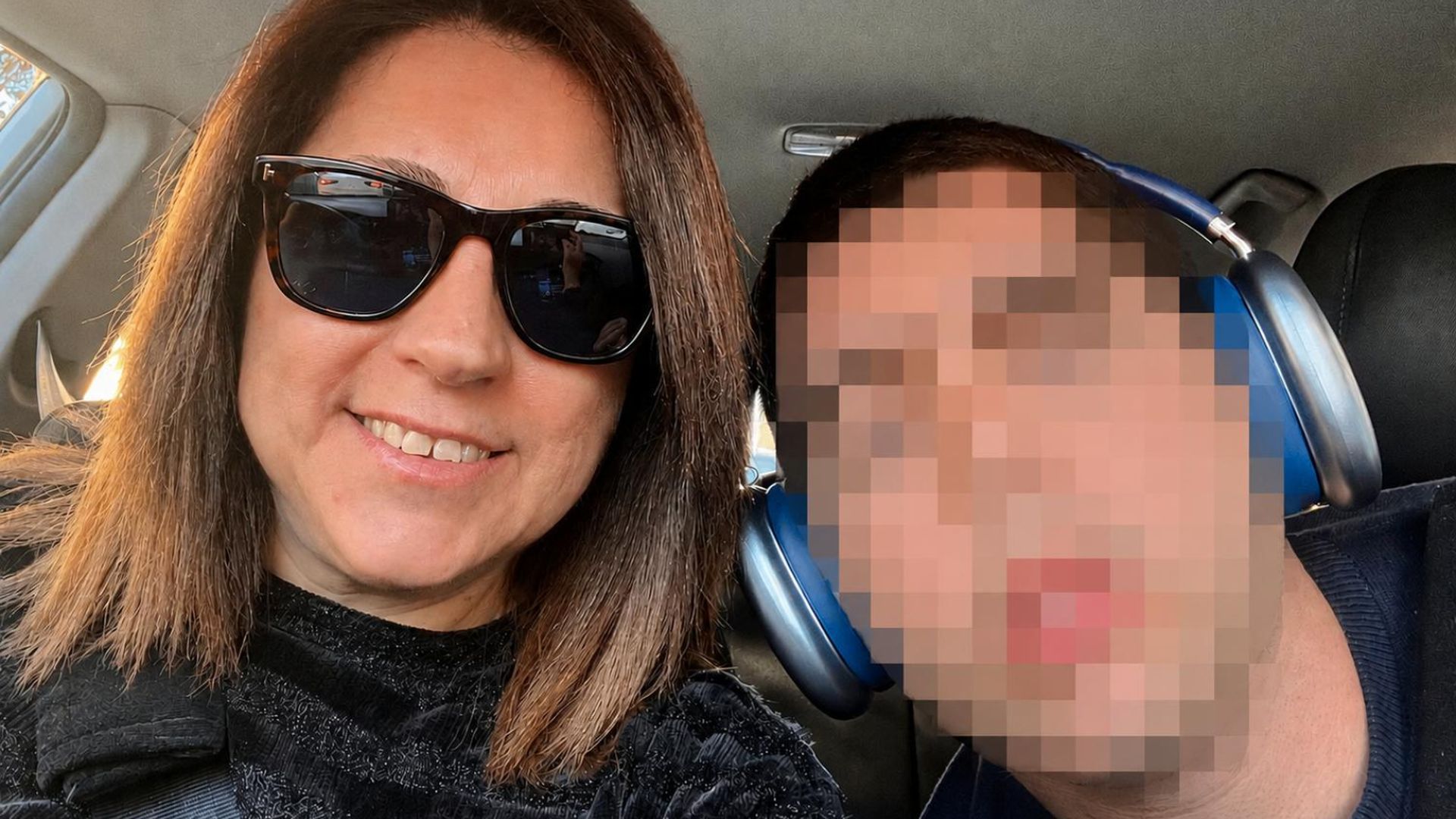 Teresa Aragó, en el coche junto a su hijo Teresa Aragó, en el coche junto a su hijo