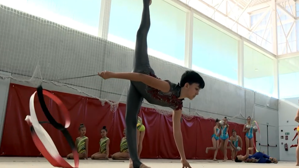 Así es Hugo, el niño de 13 años apasionado de la gimnasia rítmica