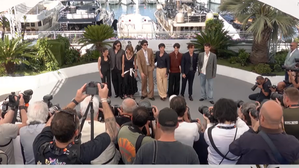 ‘La Bola Negra’ conquista Cannes: ovación histórica para los Javis y mucha emoción de Penélope Cruz