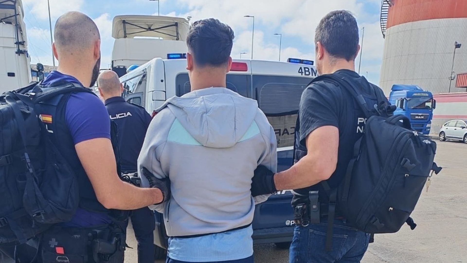 Deportan desde Mallorca a Marruecos a un detenido 40 veces y con nueve condenas por tentativa de homicidio y robos