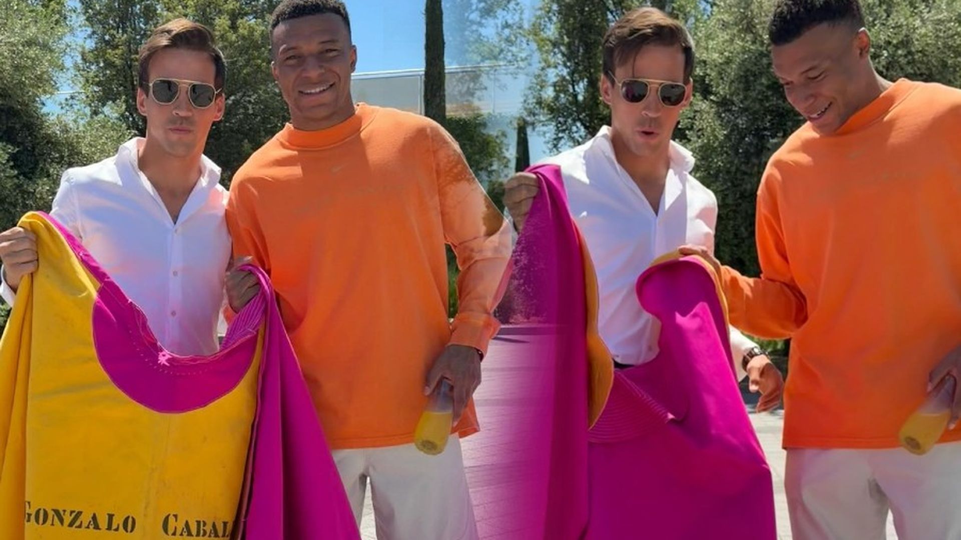 El torero Gonzalo Caballero le regala un capote a Kylian Mbappé y publica el momento en redes sociales El torero Gonzalo Caballero le regala un capote a Kylian Mbappé y publica el momento en redes sociales