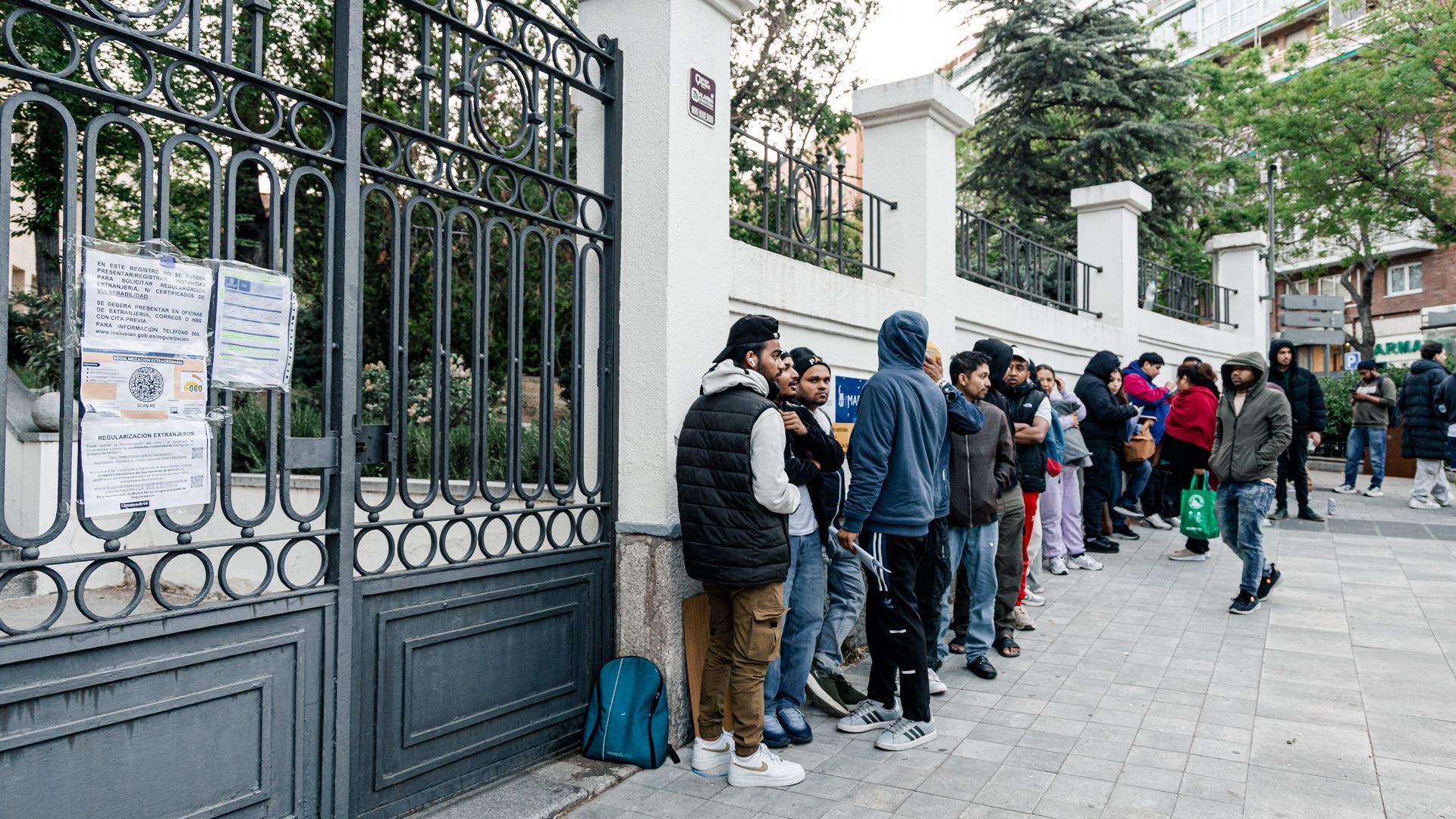EuropaPress_7460585_varias_personas_hacen_cola_conseguir_certificado_vulnerabilidad_oficina EuropaPress_7460585_varias_personas_hacen_cola_conseguir_certificado_vulnerabilidad_oficina