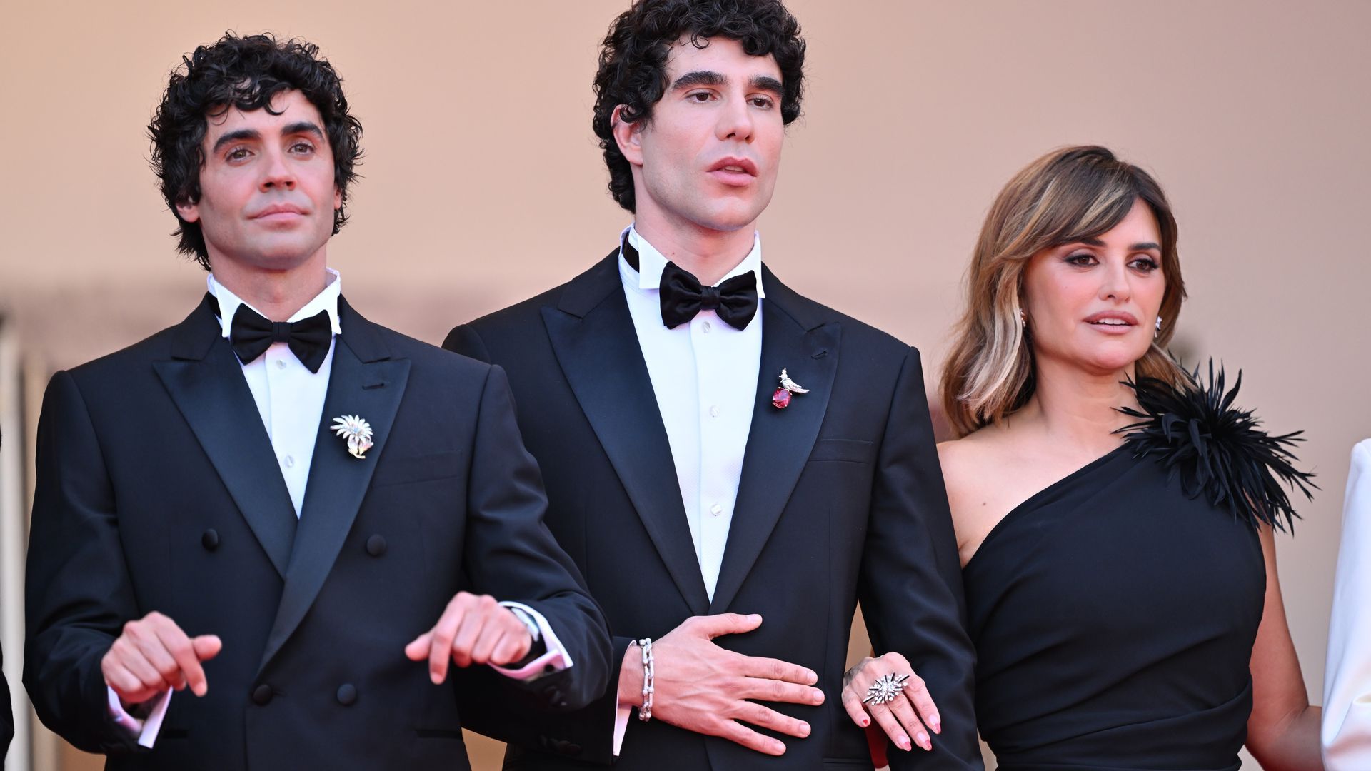 Javier Calvo, Javier Ambrossi y Penélope Cruz en Cannes