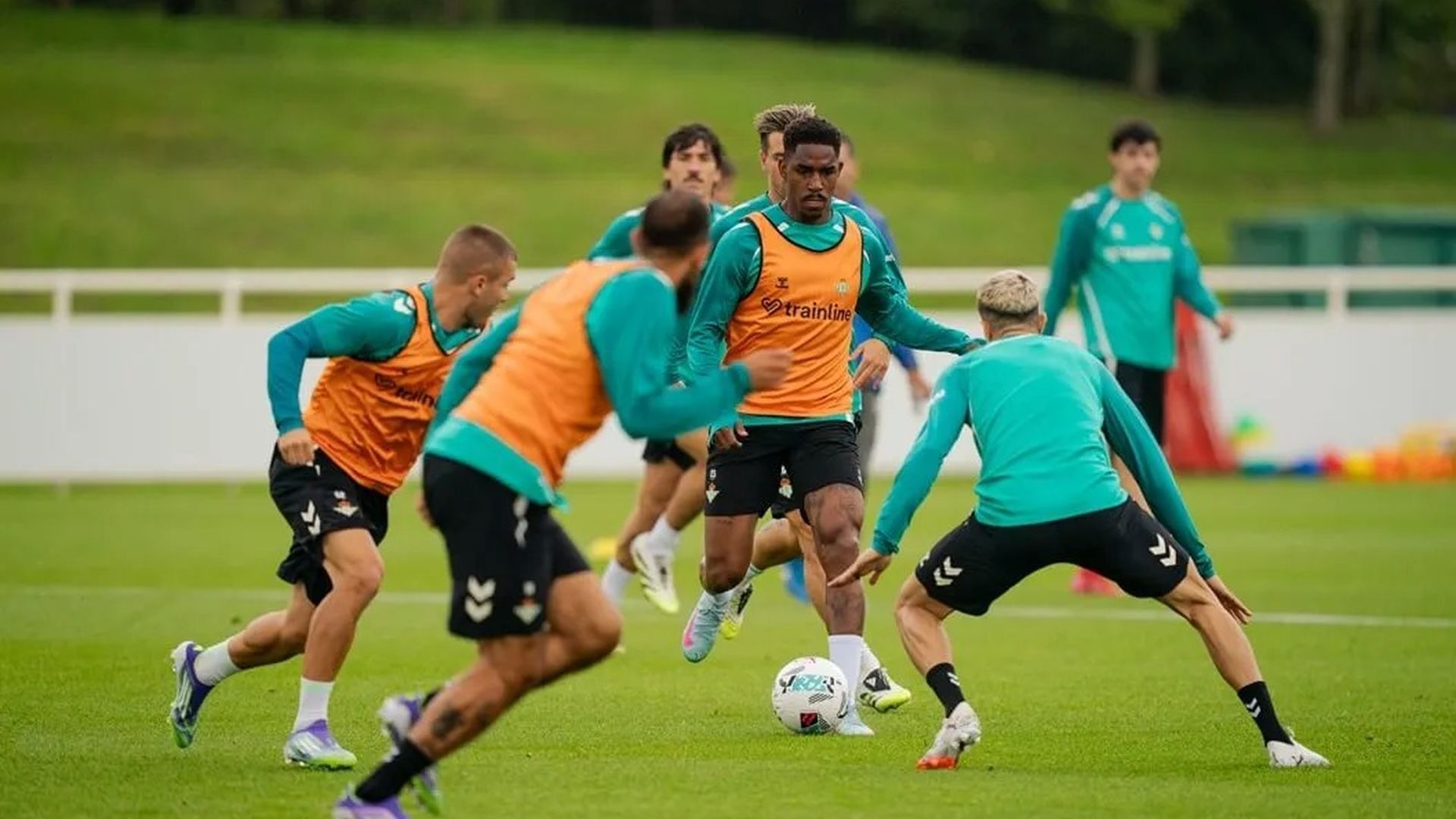 Junior Firpo, en la pretemporada del Betis de 2025 Junior Firpo, en la pretemporada del Betis de 2025