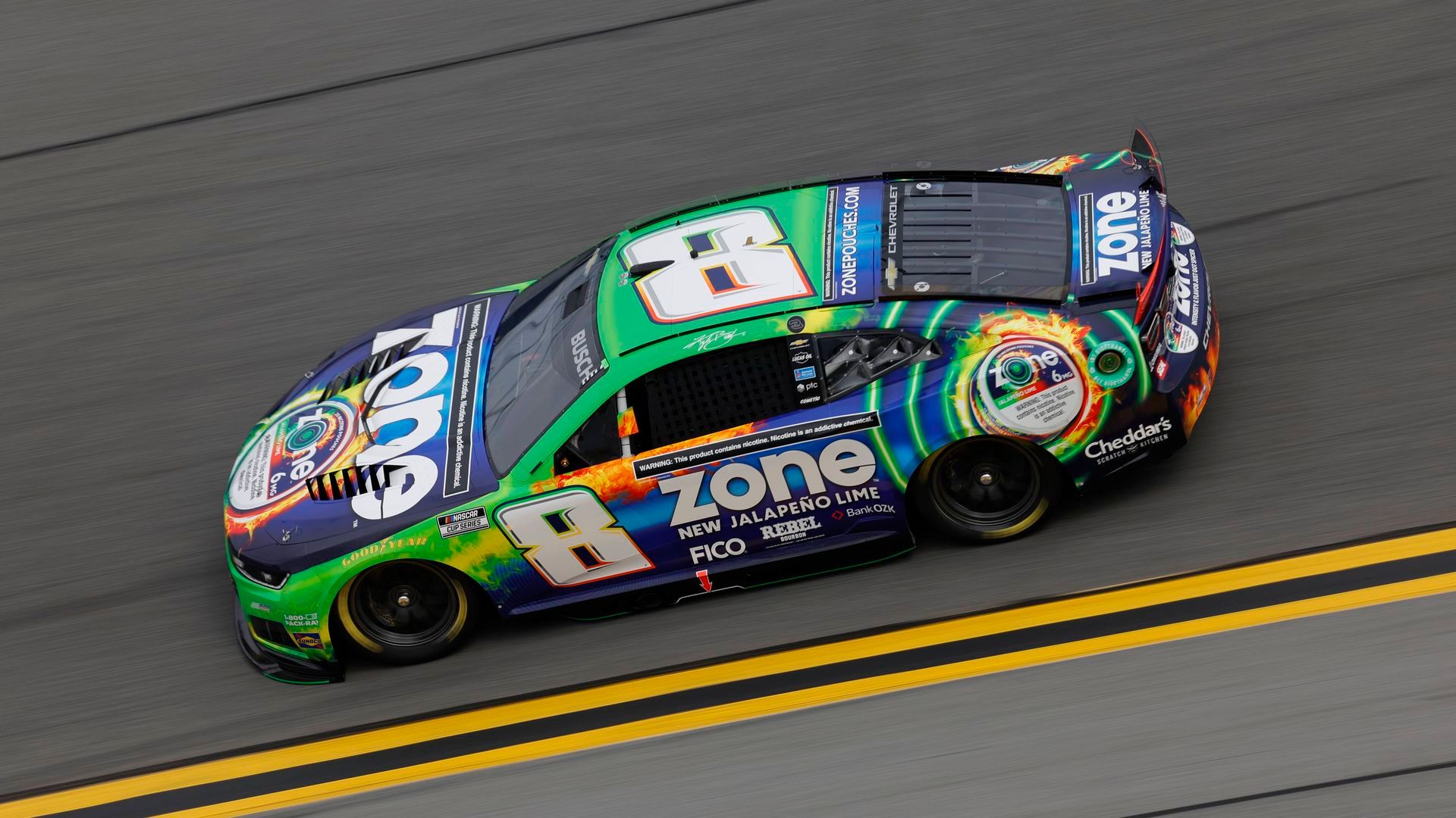 Kyle Busch durante una carrera de la NASCAR