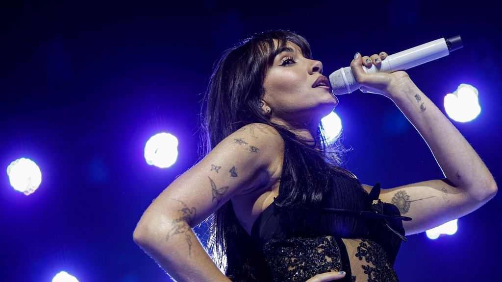 La cantante Aitana llega a Valencia y revoluciona el Roig Arena