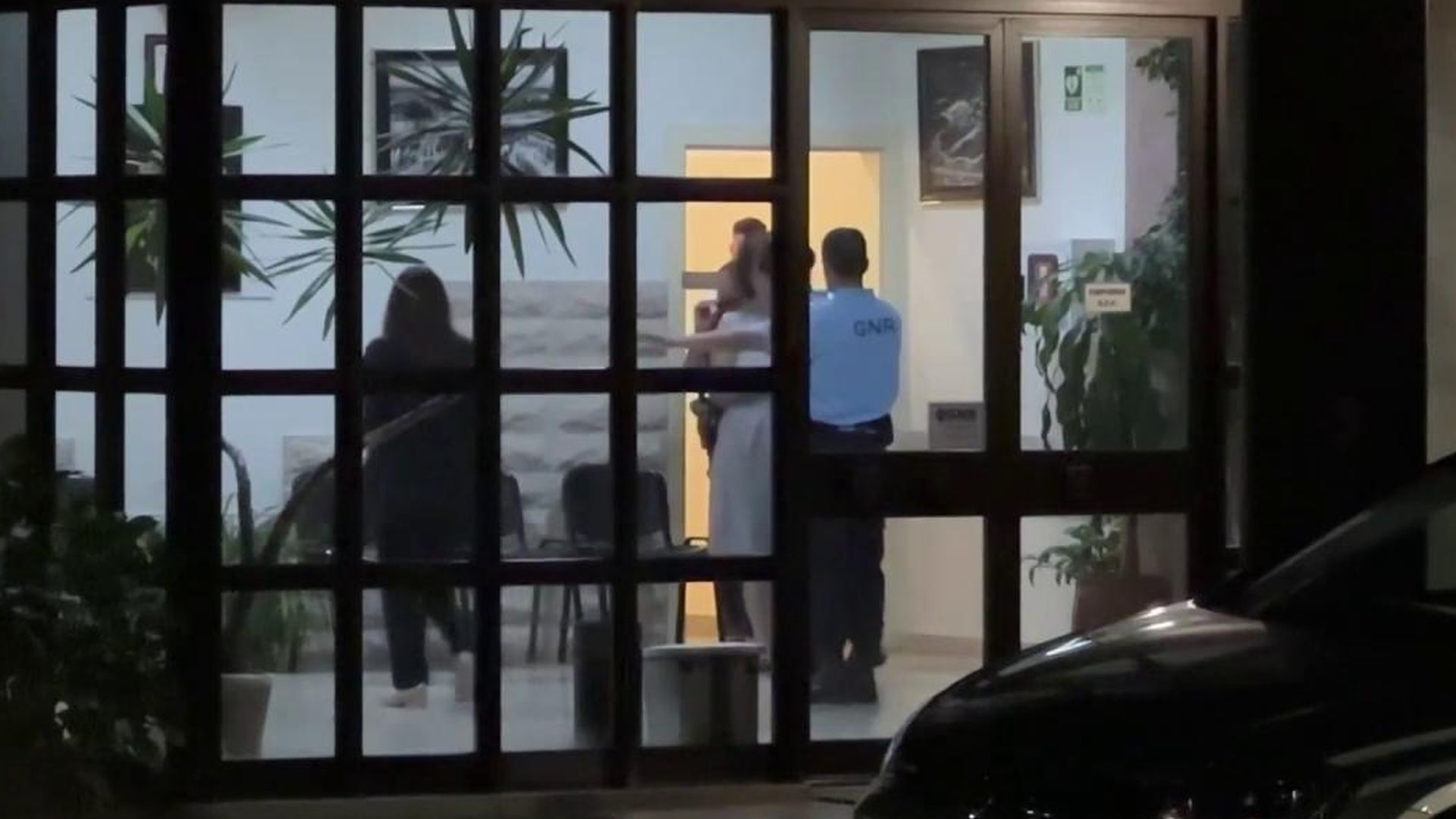 La madre de los dos niños abandonados en Portugal, detenida