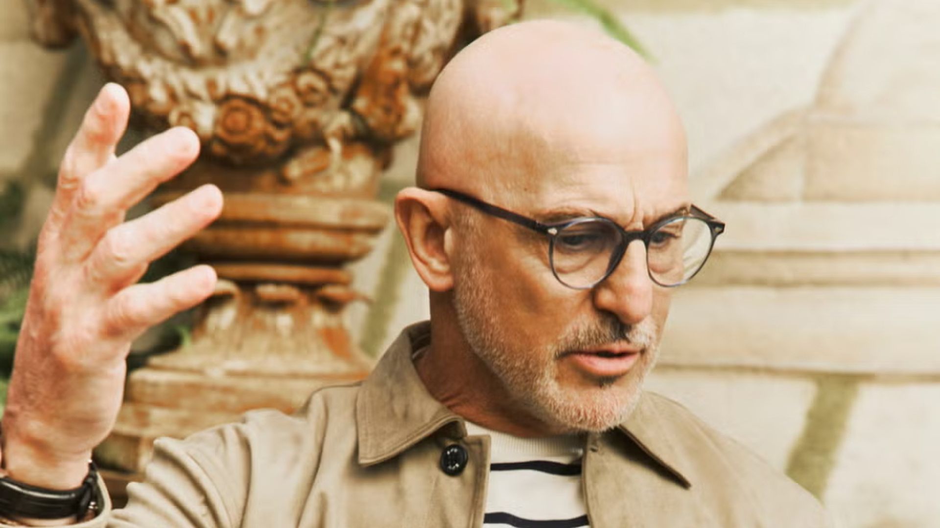 Luis de la Fuente, posando