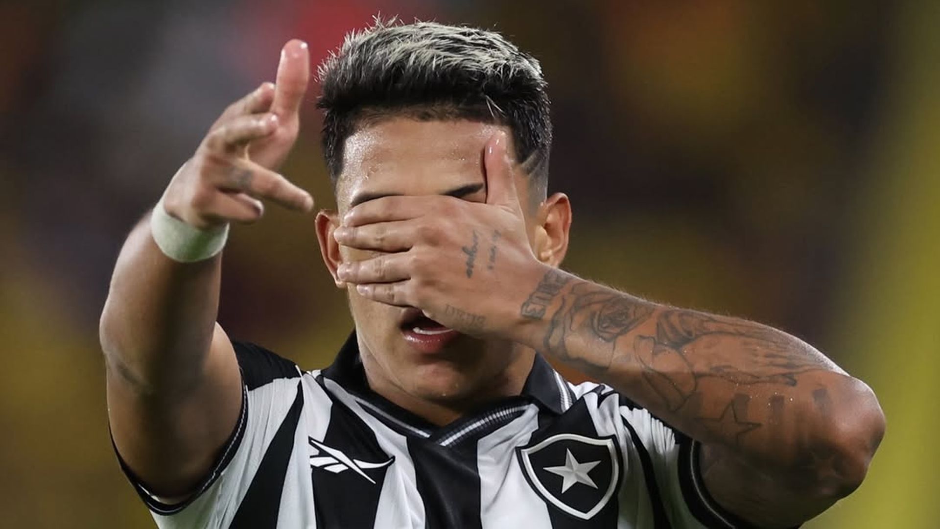 Matheus Martins celebra un gol con Botafogo Matheus Martins celebra un gol con Botafogo