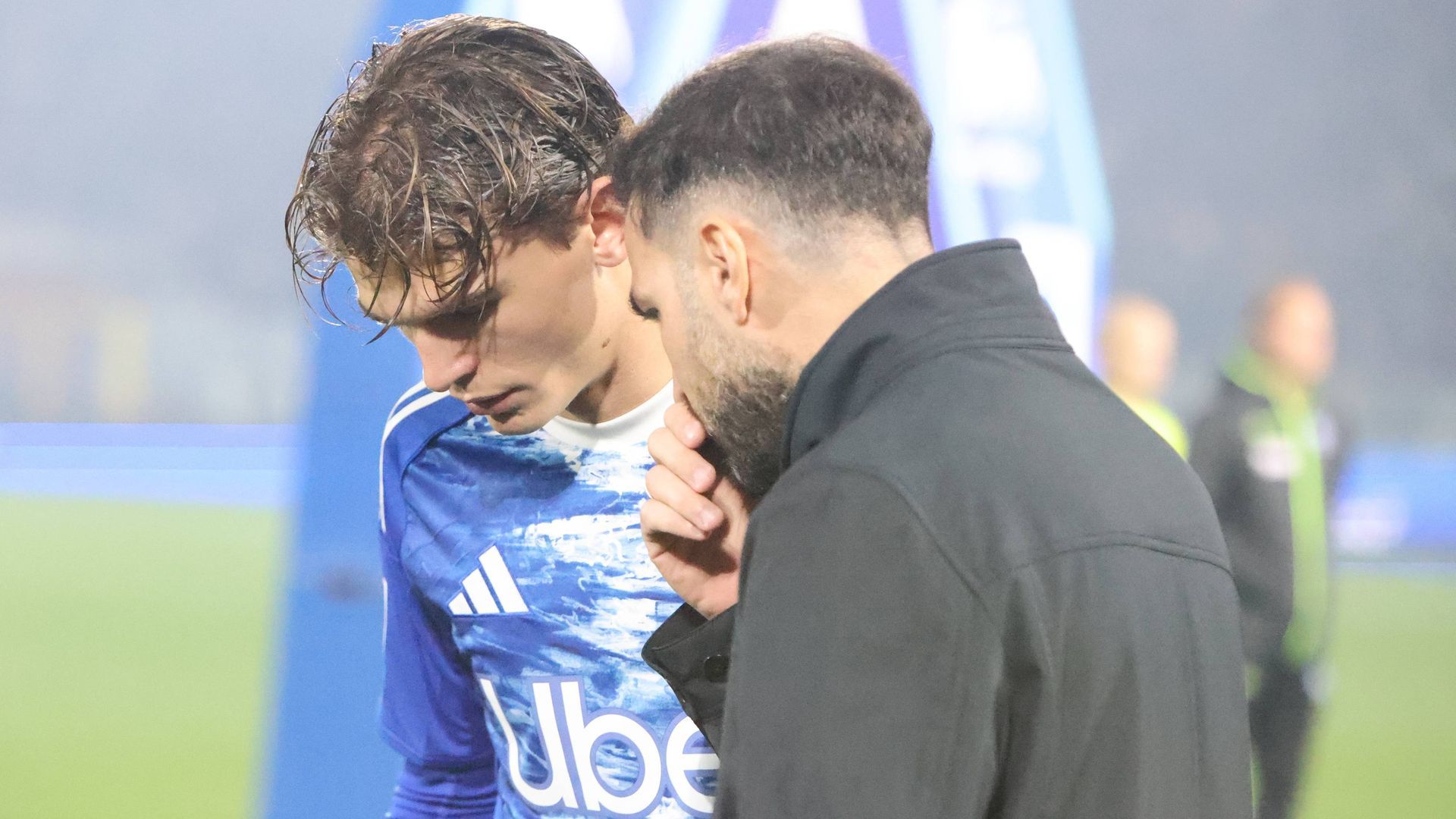 Nico Paz junto a Cesc Fábregas