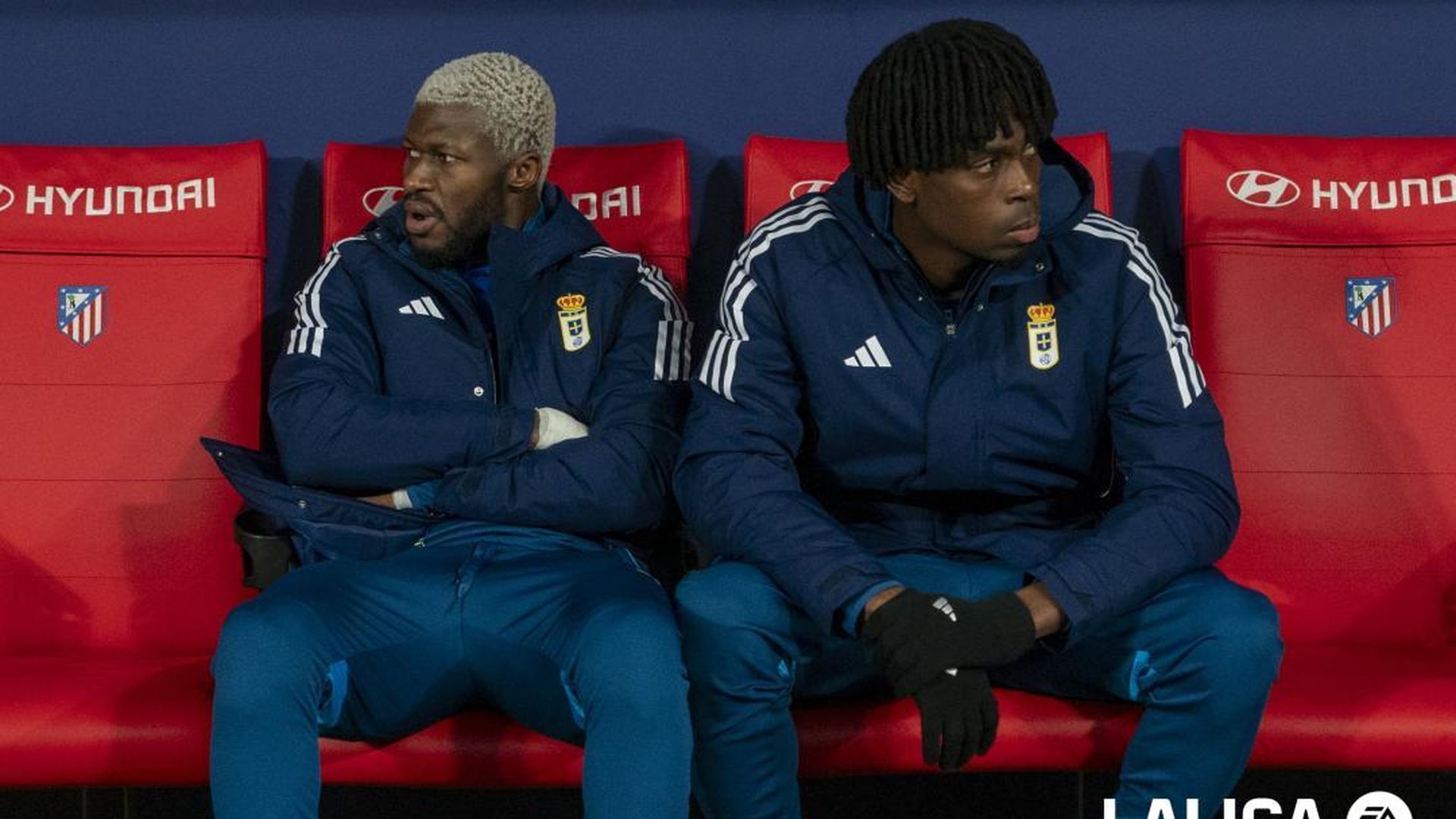 Ovie Ejaria, en el banquillo junto a Sibo Ovie Ejaria, en el banquillo junto a Sibo