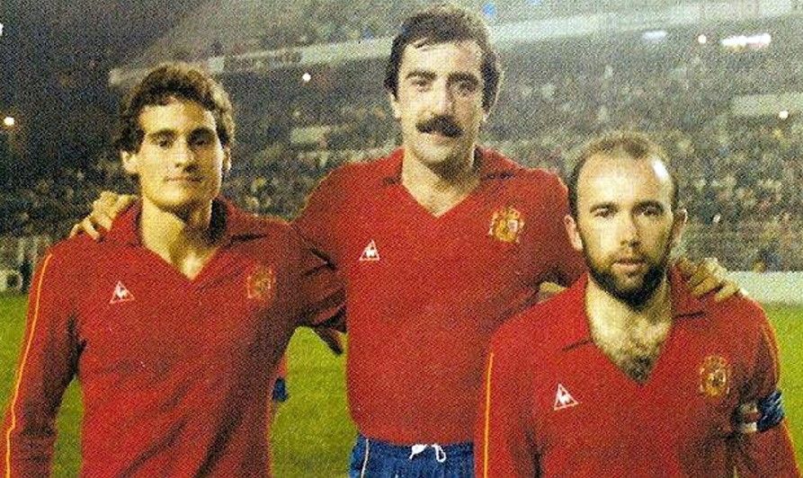 Paco Llorente, en su época como jugador en activo y en la selección española