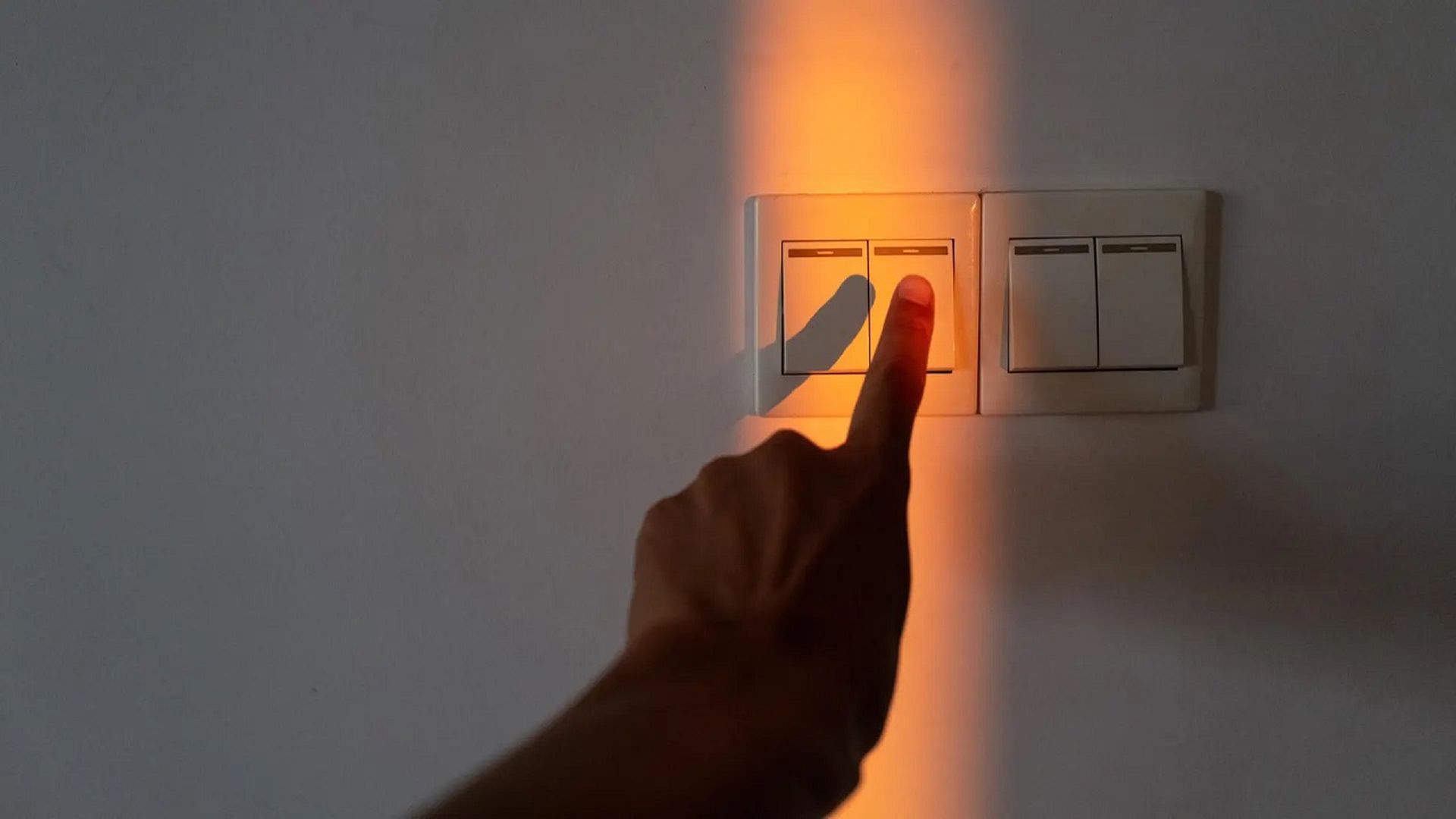 Reduciendo el gasto de luz Reduciendo el gasto de luz