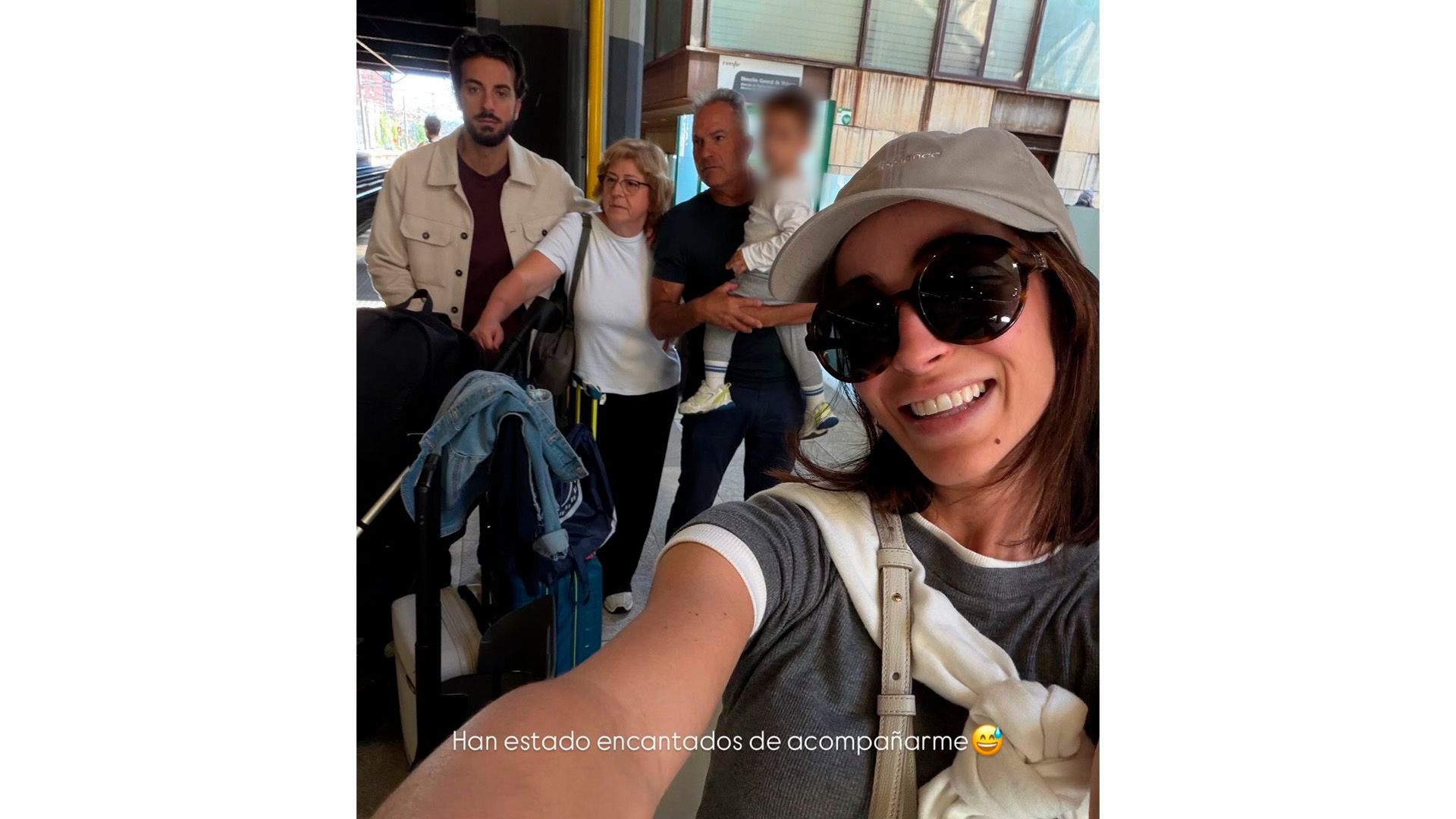 Su pareja y su pareja la han acompañado a la operación
