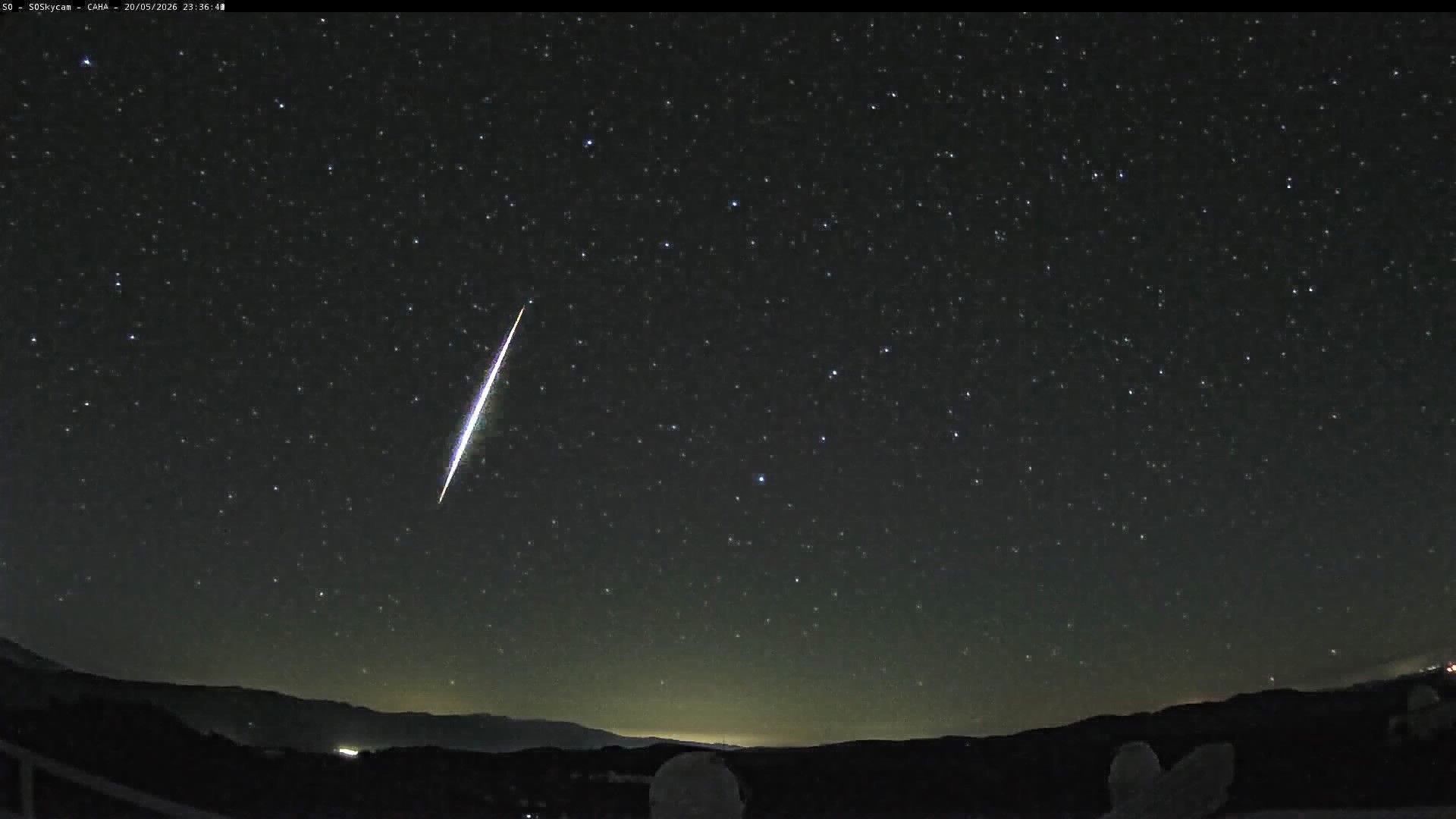 Una brillante bola de fuego es captada desde Calar Alto, en Gérgal (Almería). Una brillante bola de fuego es captada desde Calar Alto, en Gérgal (Almería).