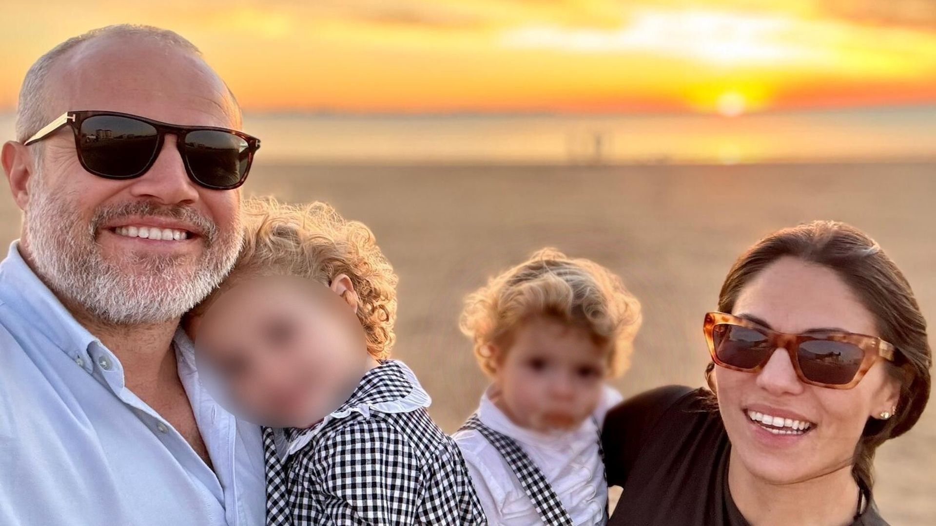 una-foto-de-la-familia-16-9-aspect-ratio-default-0_da39