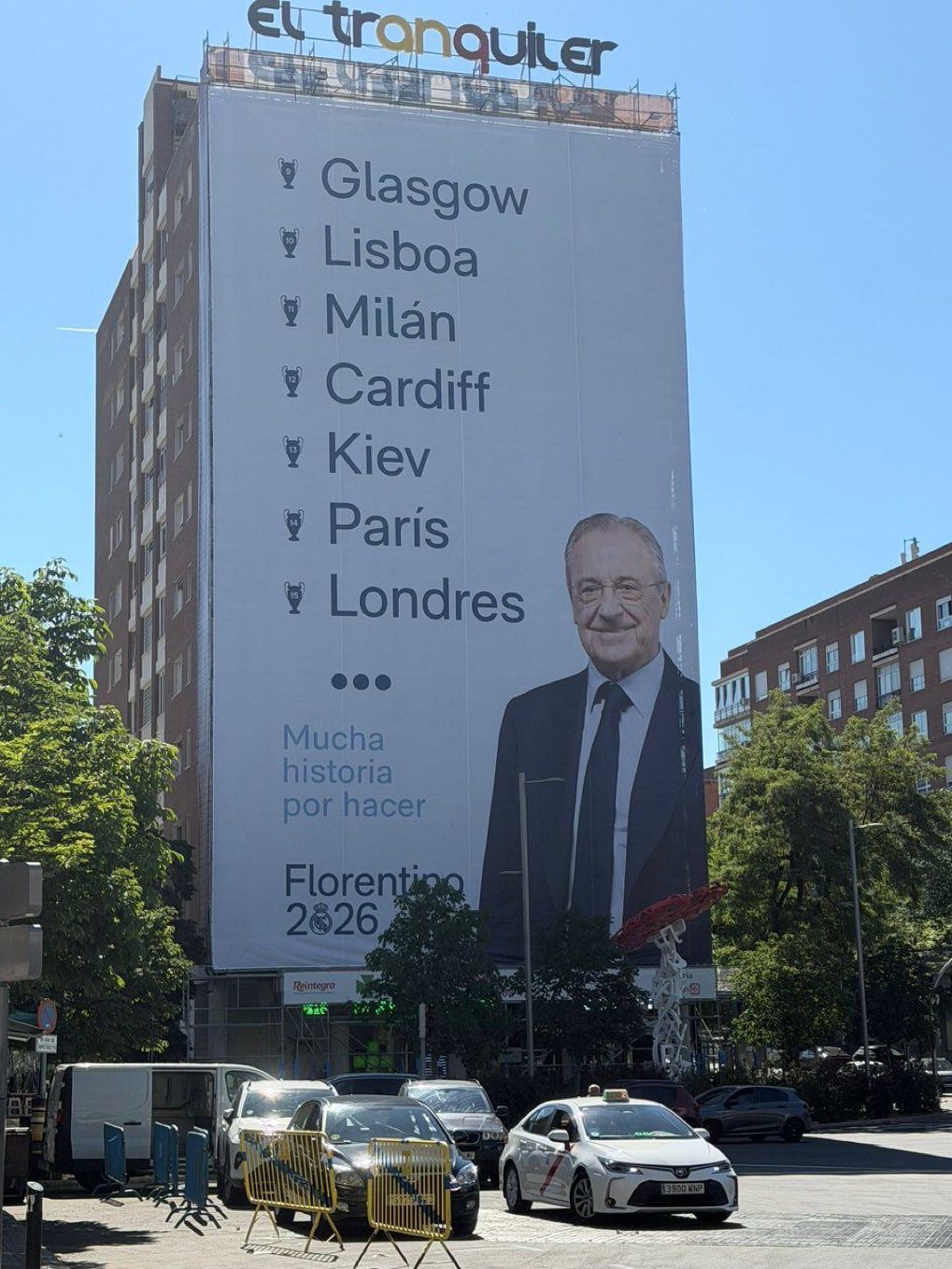 La lona de Florentino Pérez en Madrid con las Champions que ha ganado