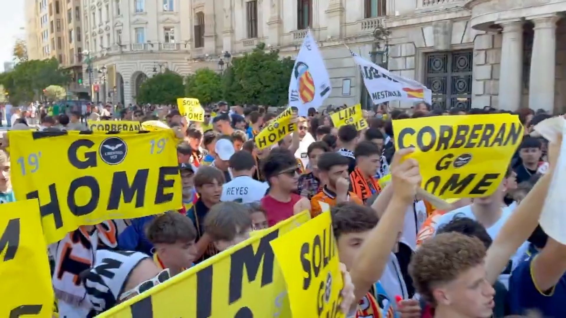 Manifestación y marcha contra Peter Lim en Valencia el 23 de mayo
